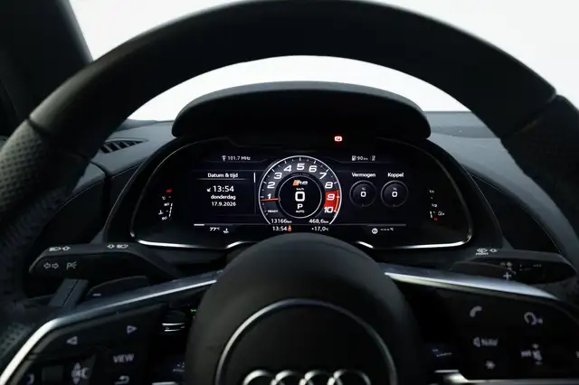 Audi R8 view 6