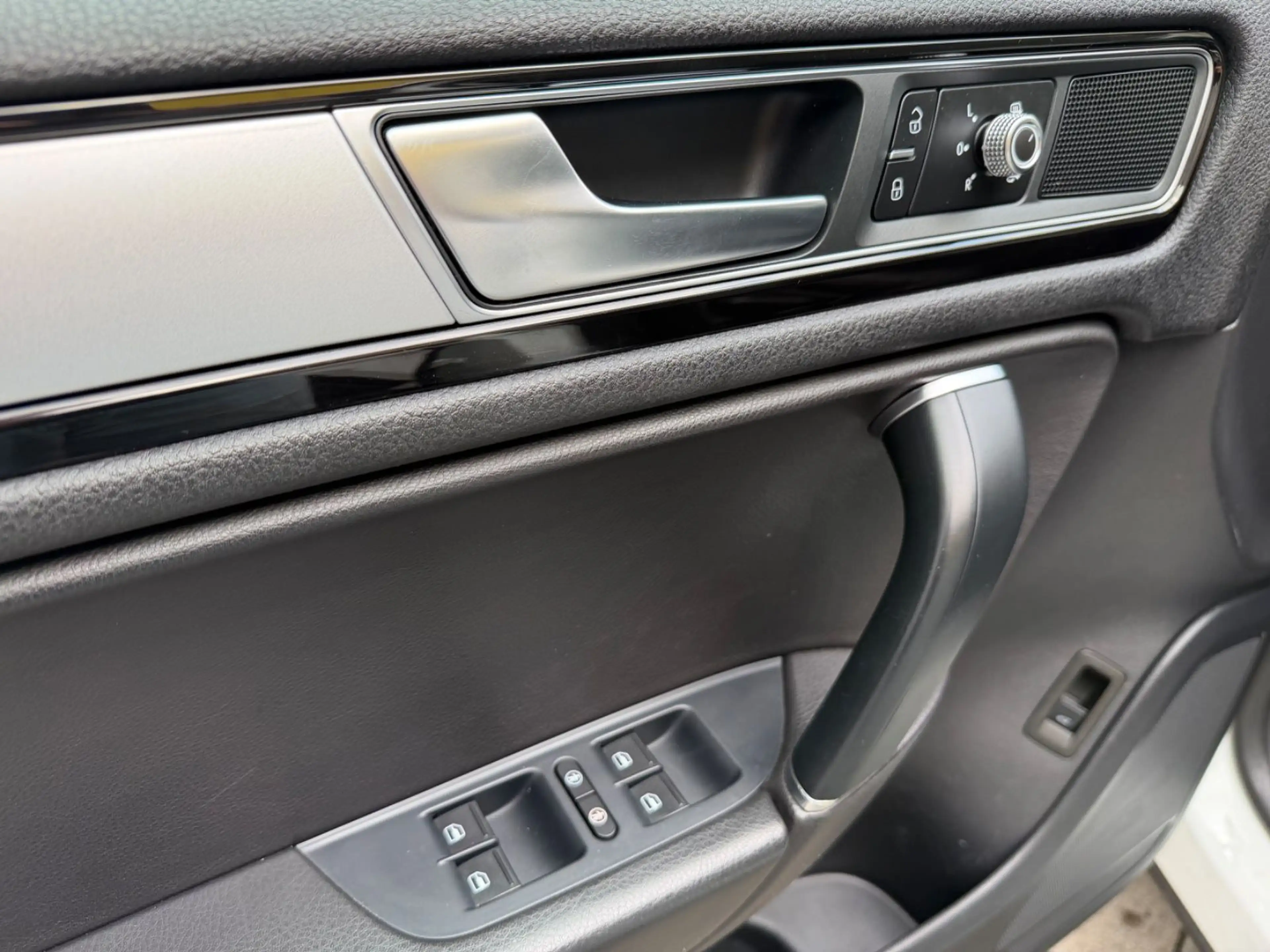 Volkswagen Touareg V6 TDI Terrain Tech/ALLRAD/AHK/KAMERA/LE — photo 11