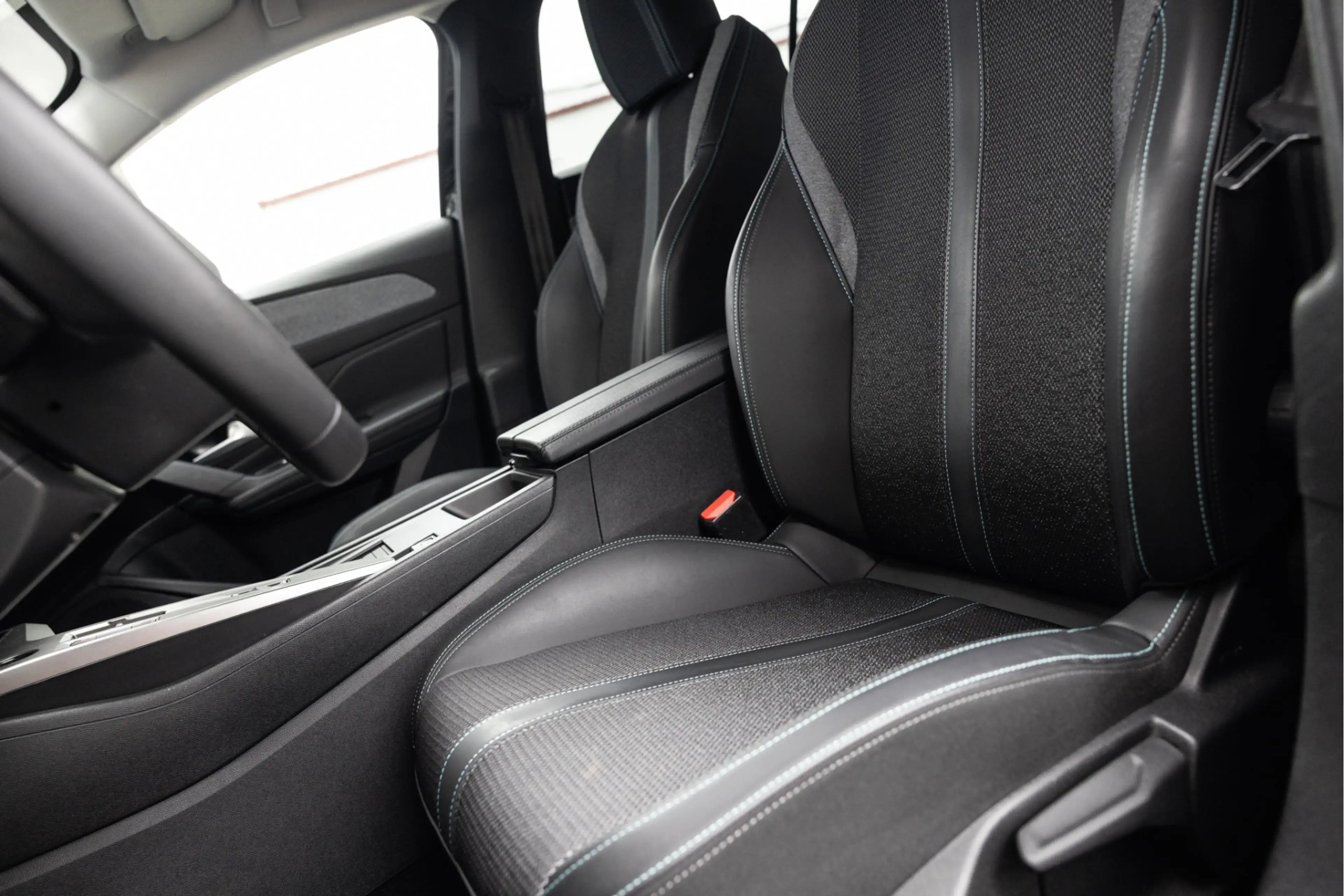 Peugeot 408 1.2 Hybrid 145 e-DCS6 Allure | Camera | 19" | ACC — photo 29