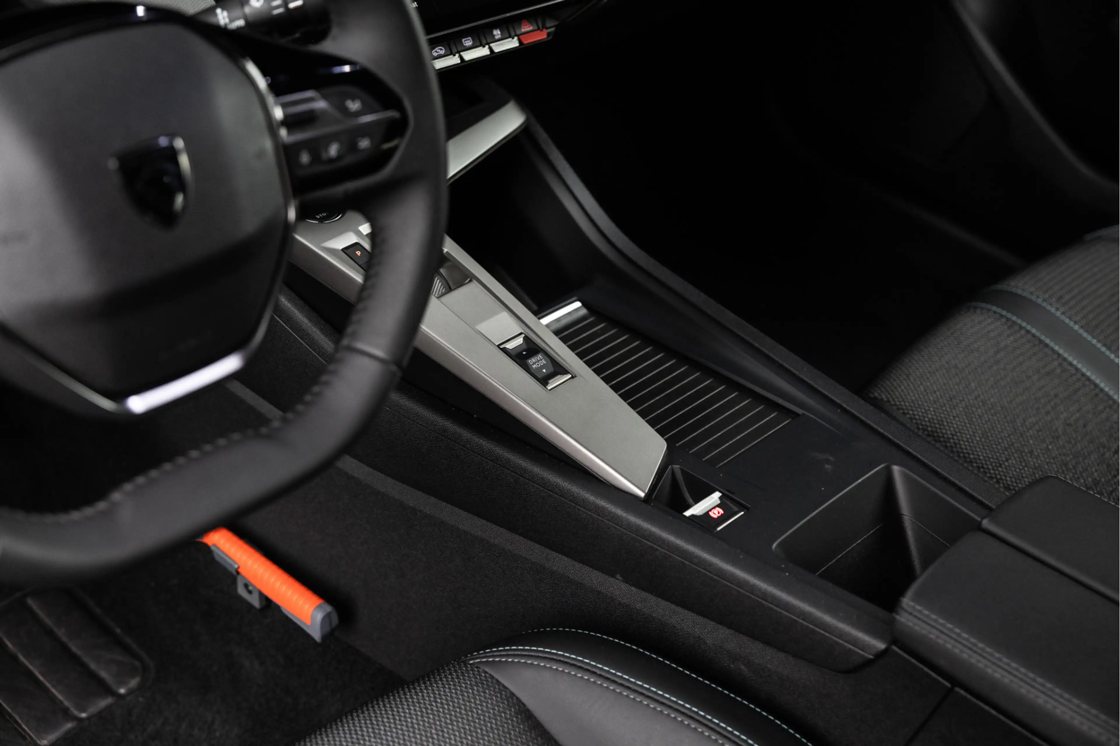 Peugeot 408 1.2 Hybrid 145 e-DCS6 Allure | Camera | 19" | ACC — photo 47