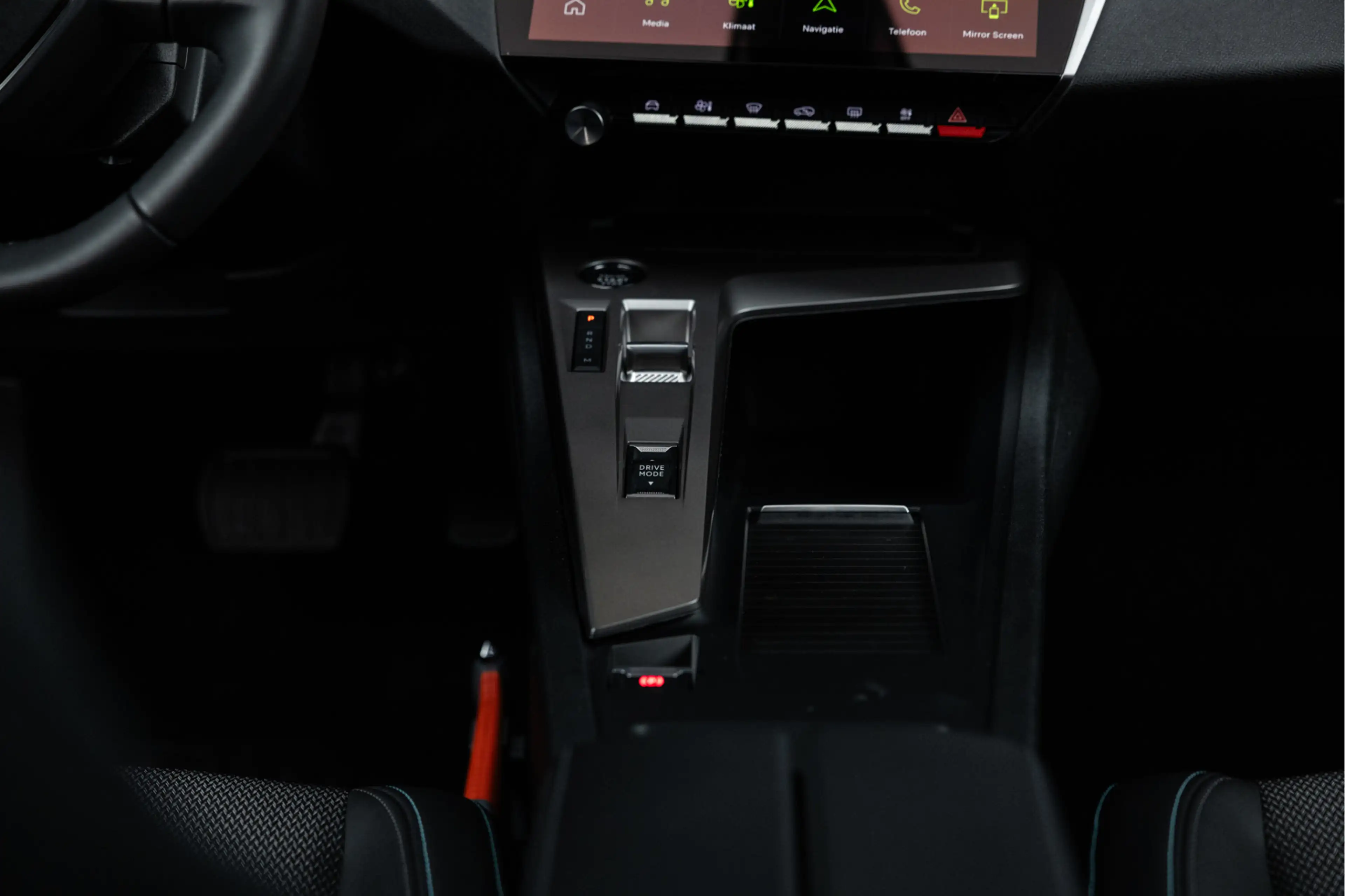 Peugeot 408 1.2 Hybrid 145 e-DCS6 Allure | Camera | 19" | ACC — photo 44