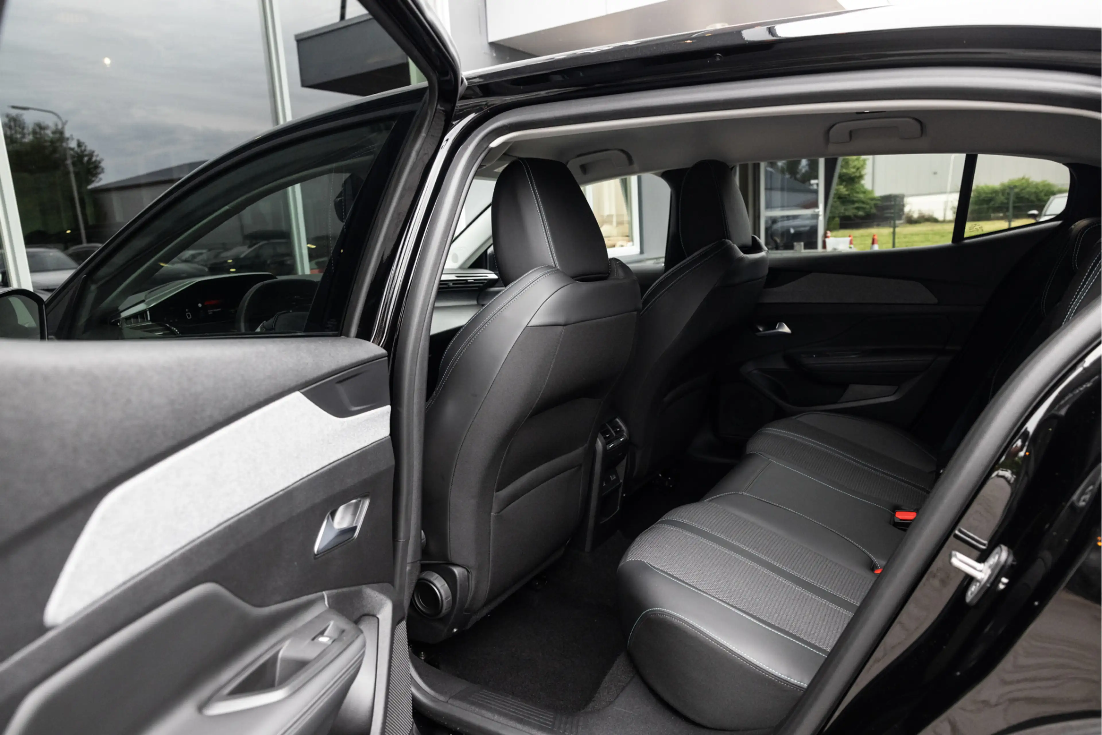 Peugeot 408 1.2 Hybrid 145 e-DCS6 Allure | Camera | 19" | ACC — photo 32