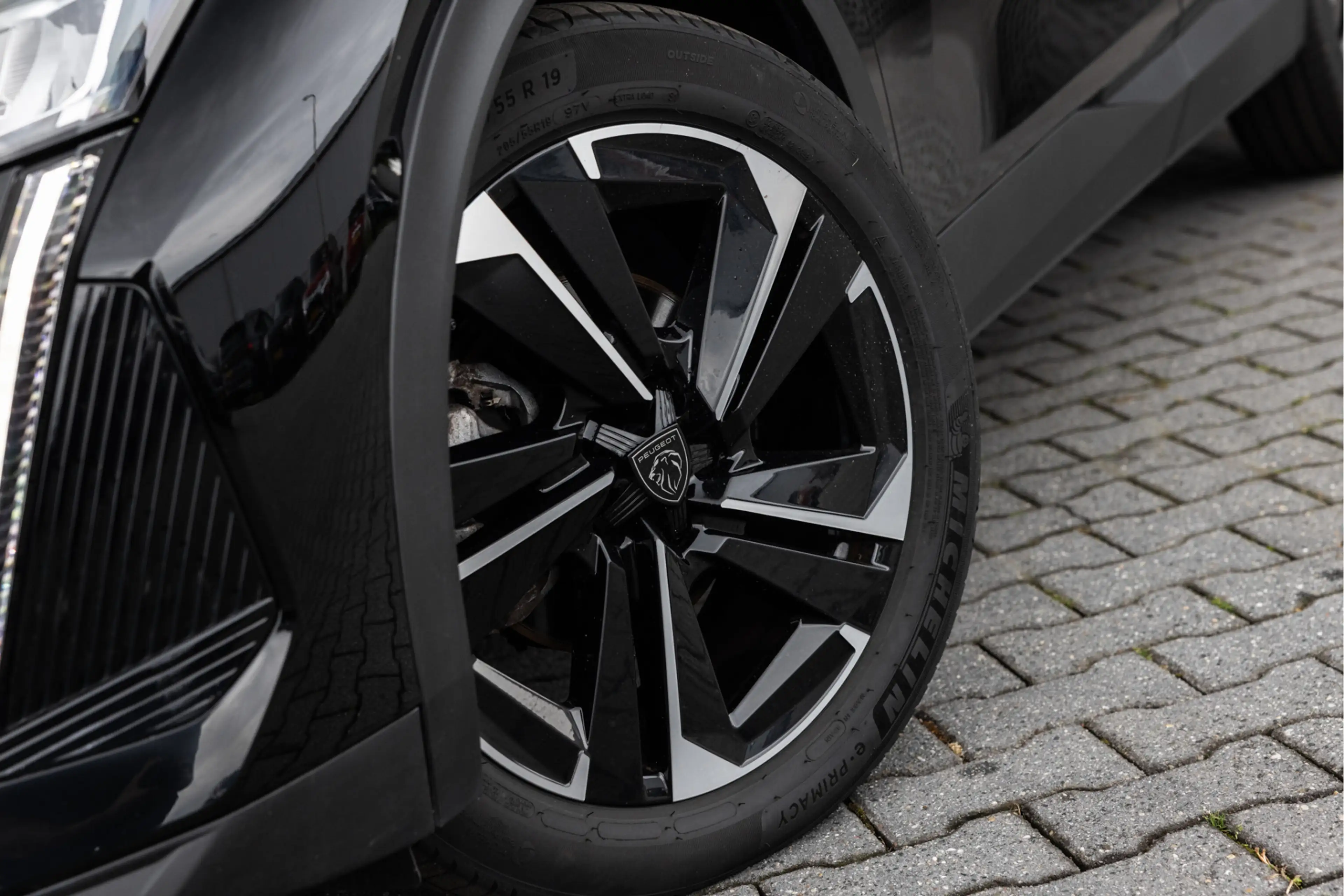 Peugeot 408 1.2 Hybrid 145 e-DCS6 Allure | Camera | 19" | ACC — photo 36