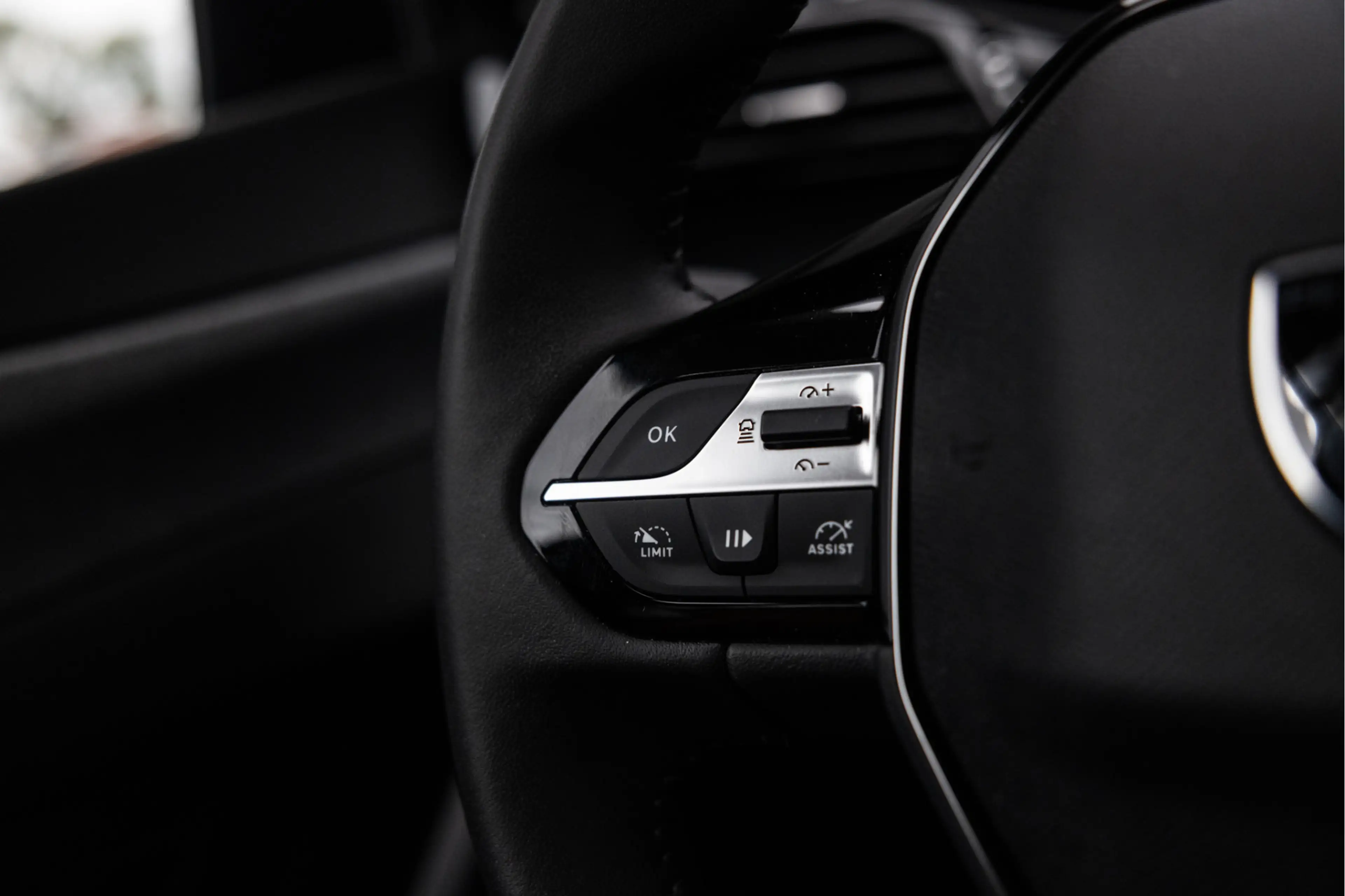 Peugeot 408 1.2 Hybrid 145 e-DCS6 Allure | Camera | 19" | ACC — photo 50
