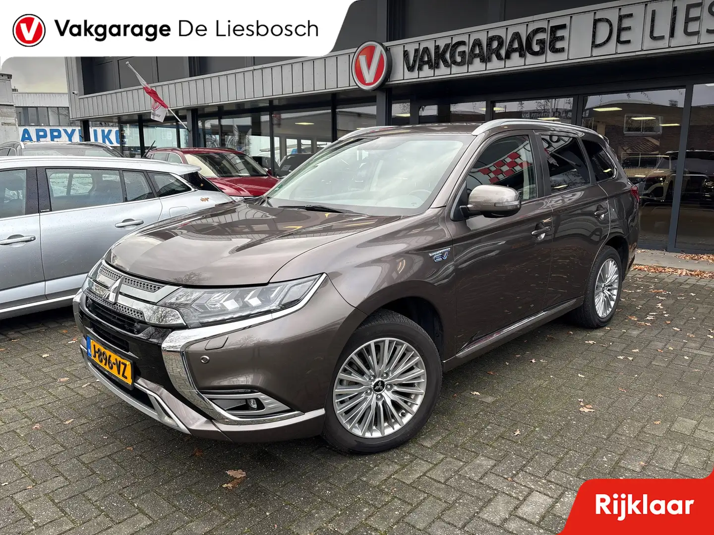 Mitsubishi Outlander 2.4 PHEV Intense / Navigatie / trekhaak / camera / Braun - 1