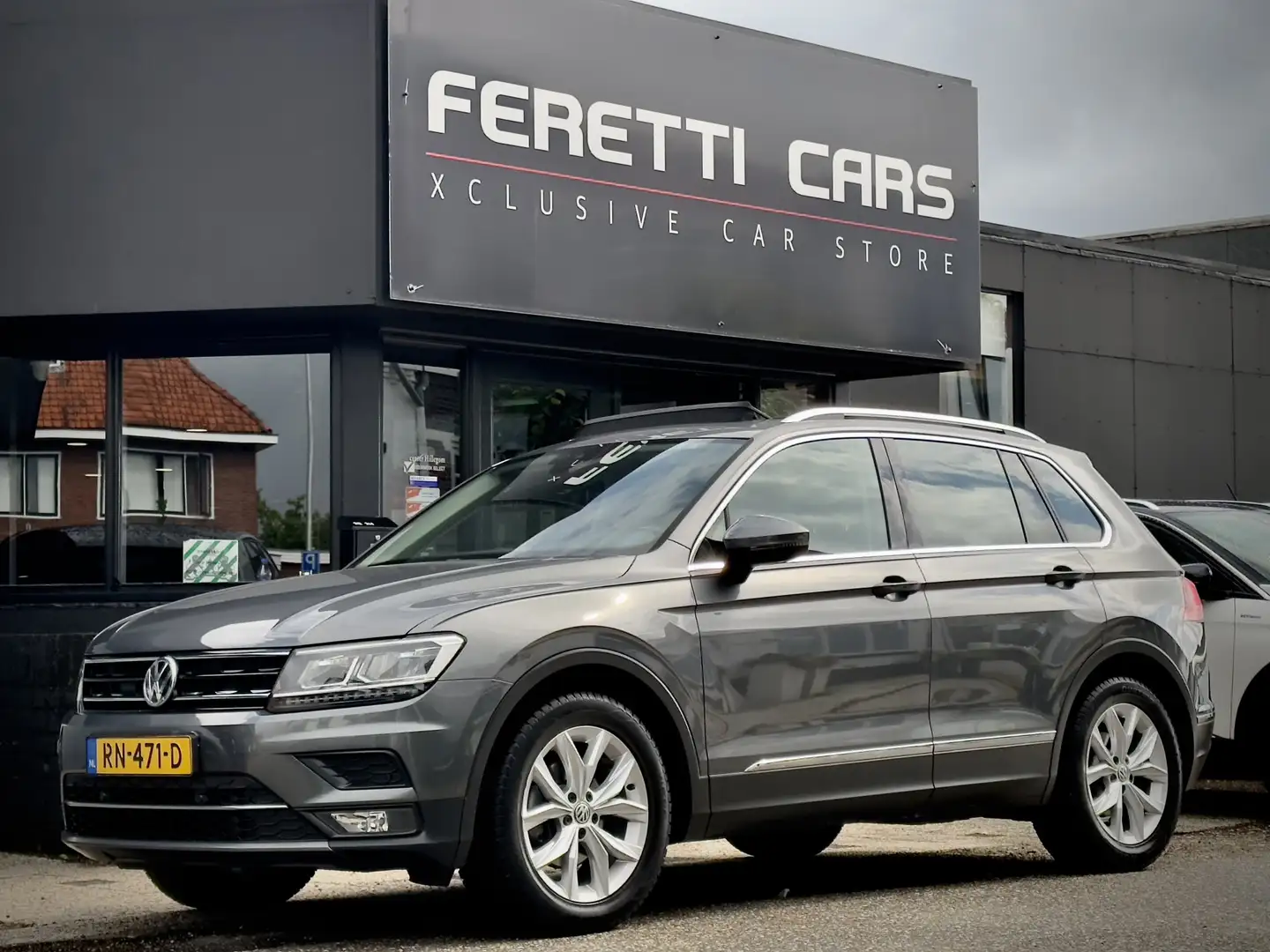 Volkswagen Tiguan 1.4 TSI AUT6 ACT HIGHLINE PANODAK NAVI DIGI-DASH P Grijs - 1