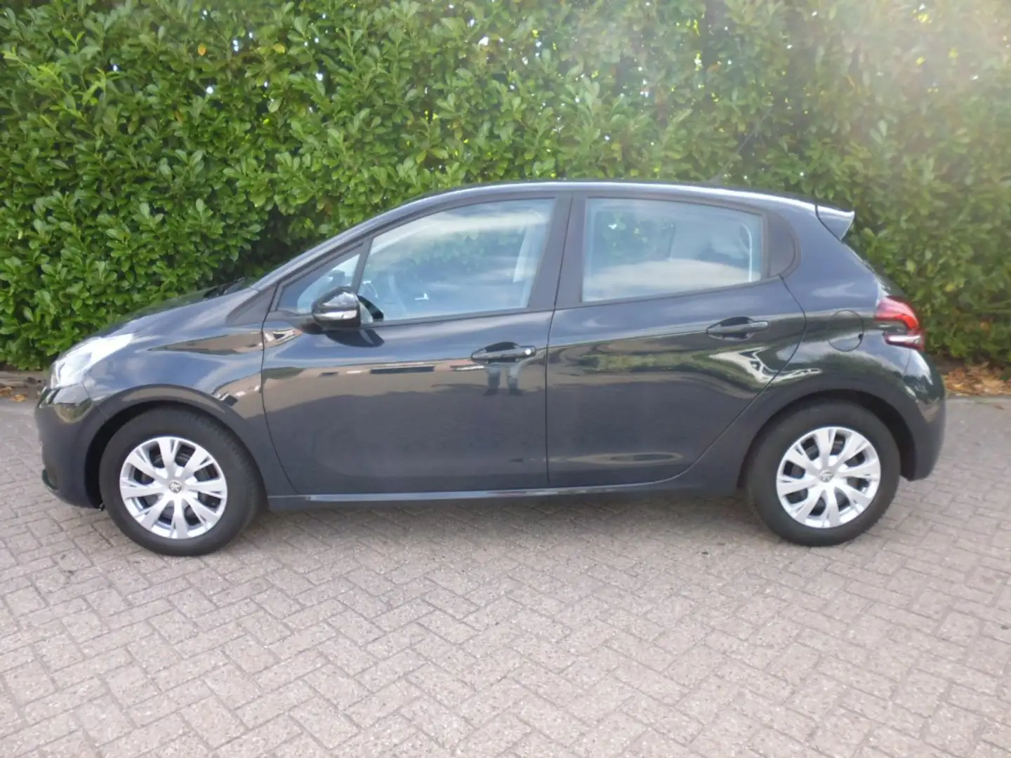 Peugeot 208 1.2 PureTech Blue Lion CRUISE NAVI ESP PDC AIRCO Grijs - 2
