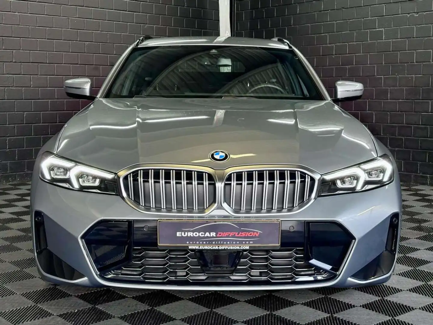 BMW 330 330i M-Sport Touring xDrive 245CV * Hayon * ACC * Gris - 2