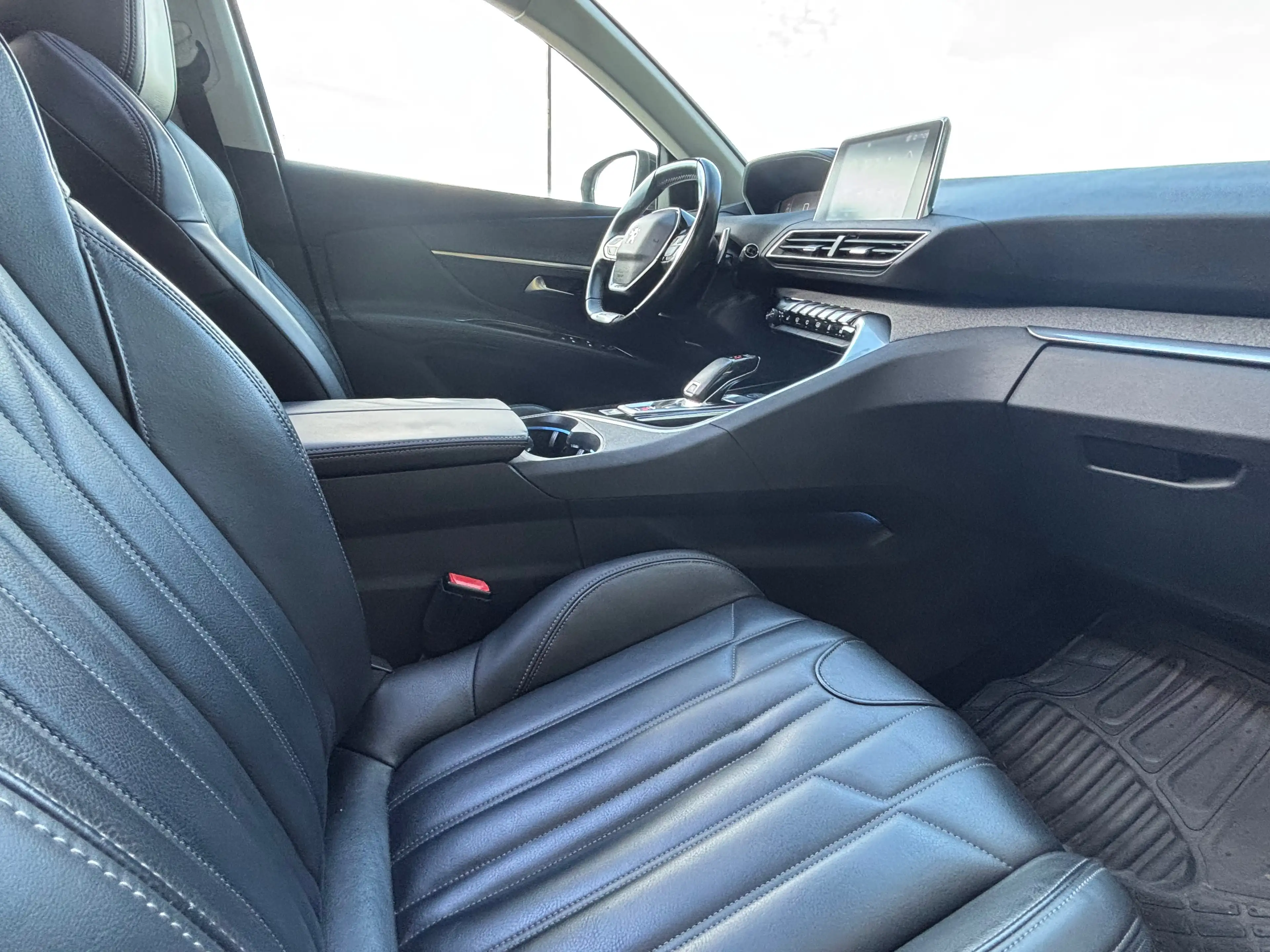 Peugeot 3008 3008 1.2 THP GT Line — photo 6