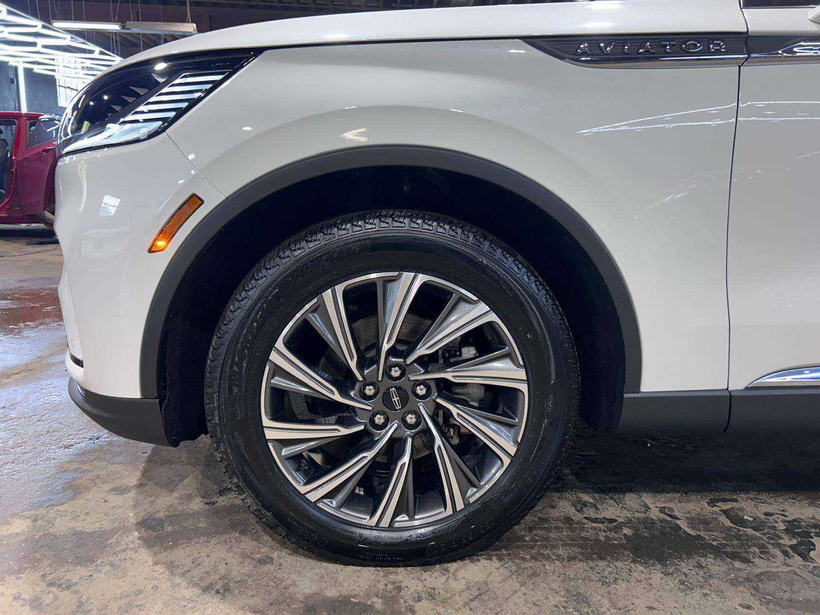 White 2025 Lincoln Aviator SUV / Crossover All-Wheel Drive Automatic