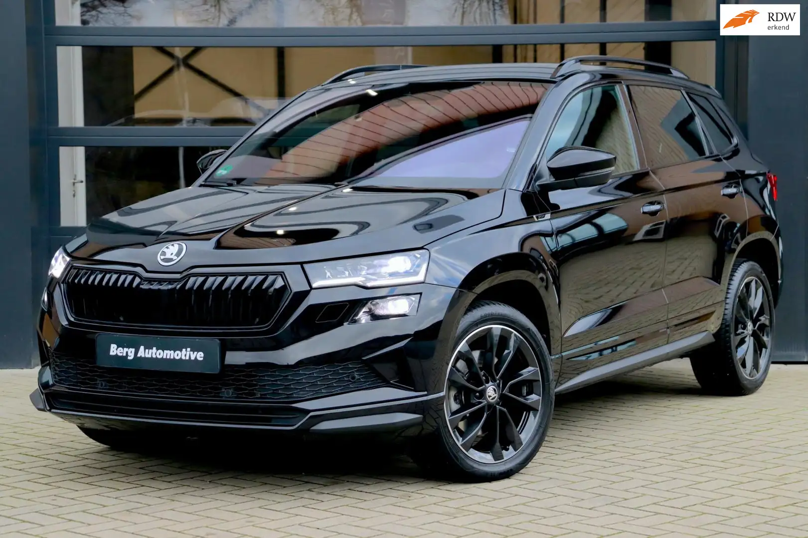 Skoda Karoq 1.5 TSI ACT Sportline Business DSG | Navigatie | M Nero - 1