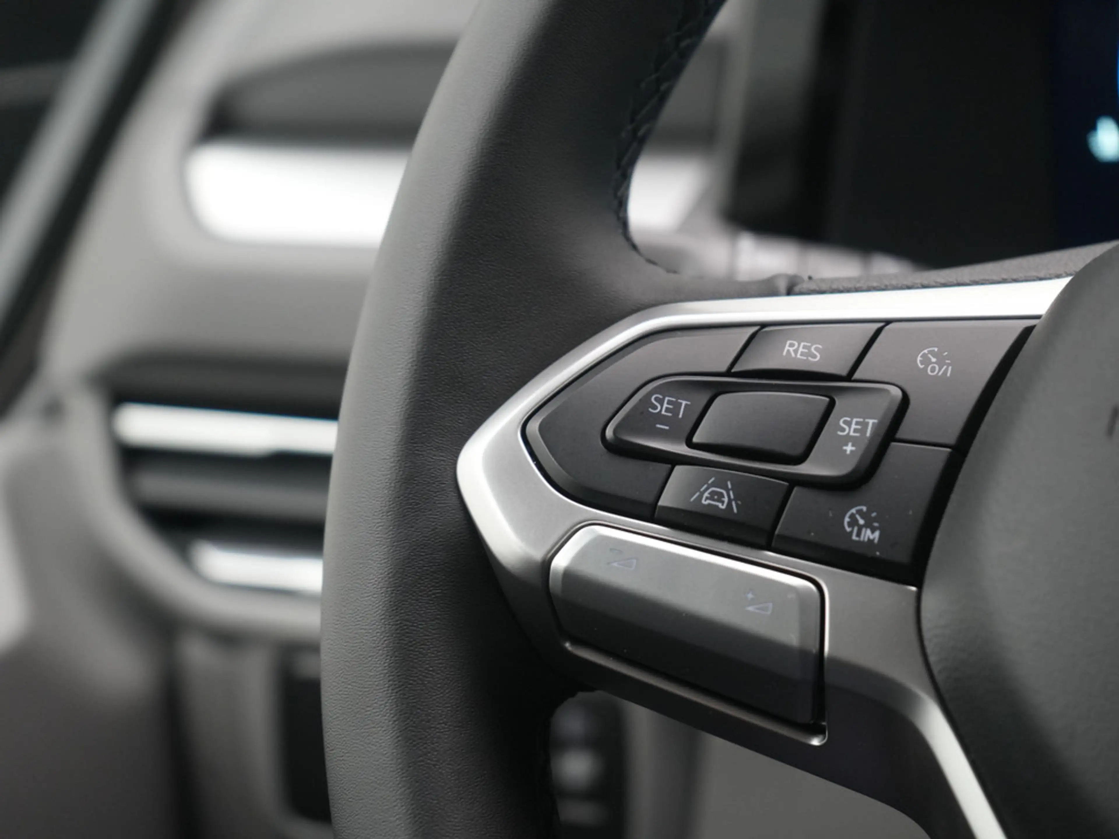 Volkswagen T7 Caravelle TDI Life LED KAM AHK NAVI 7-SITZ — photo 8