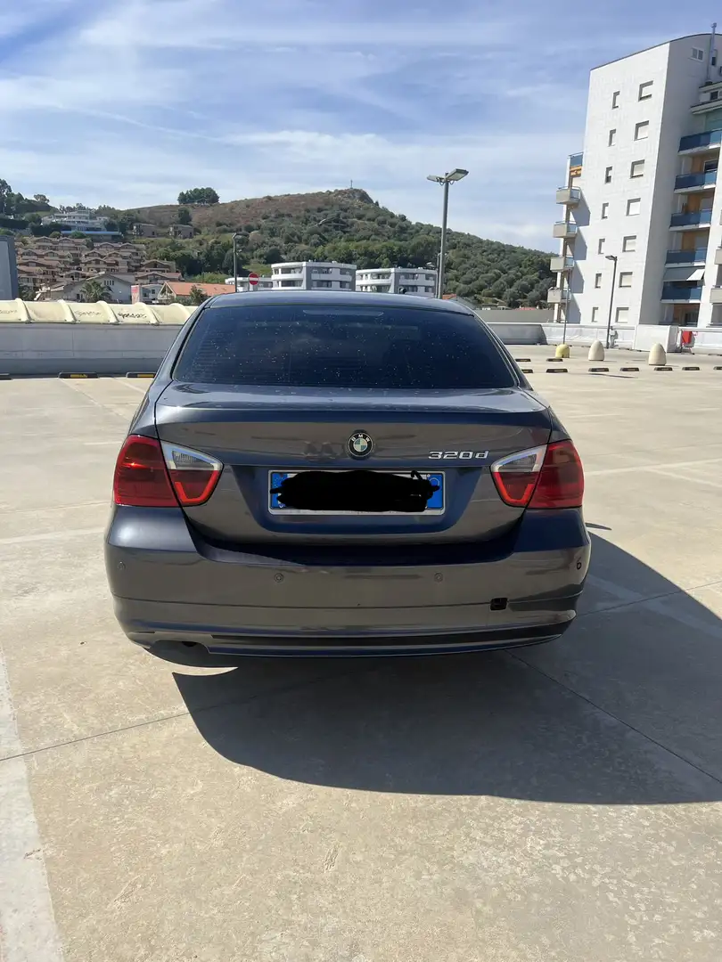 BMW 320 Serie 3 E90 Berlina320d Attiva Grigio - 1
