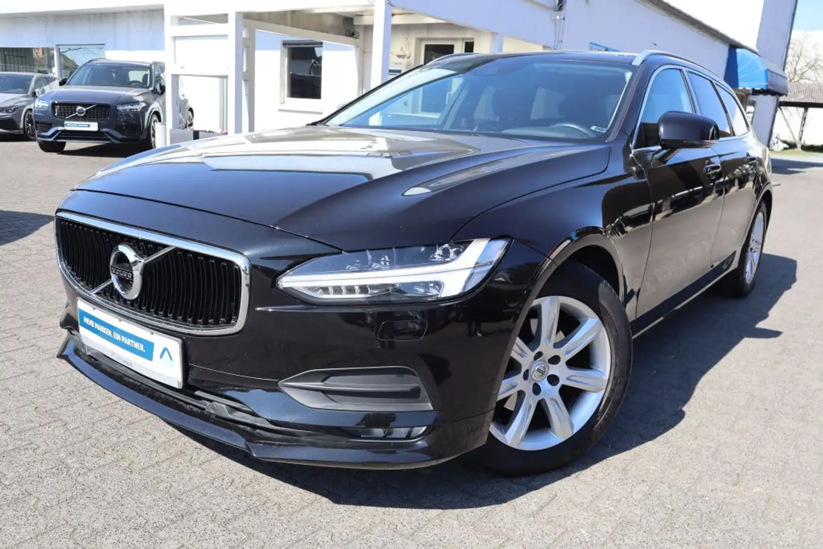 Volvo V90 V90 D4 Geartronic Momentum|NAVI|SHZG|LEDER|LED| - 1