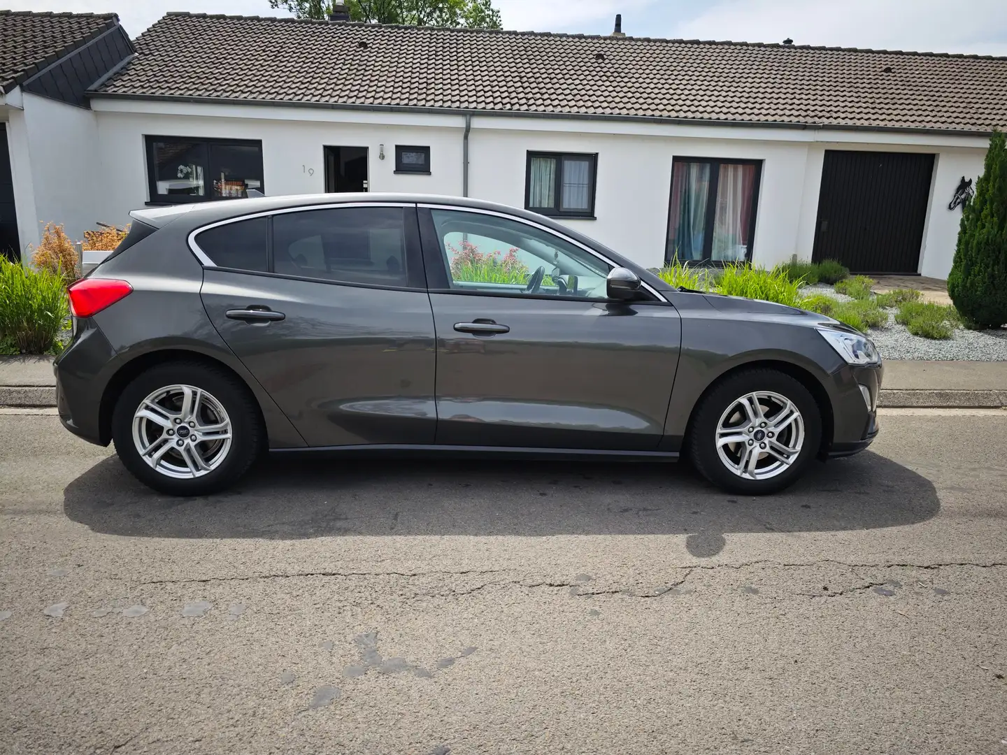 Ford Focus Ecoboost Grijs - 1