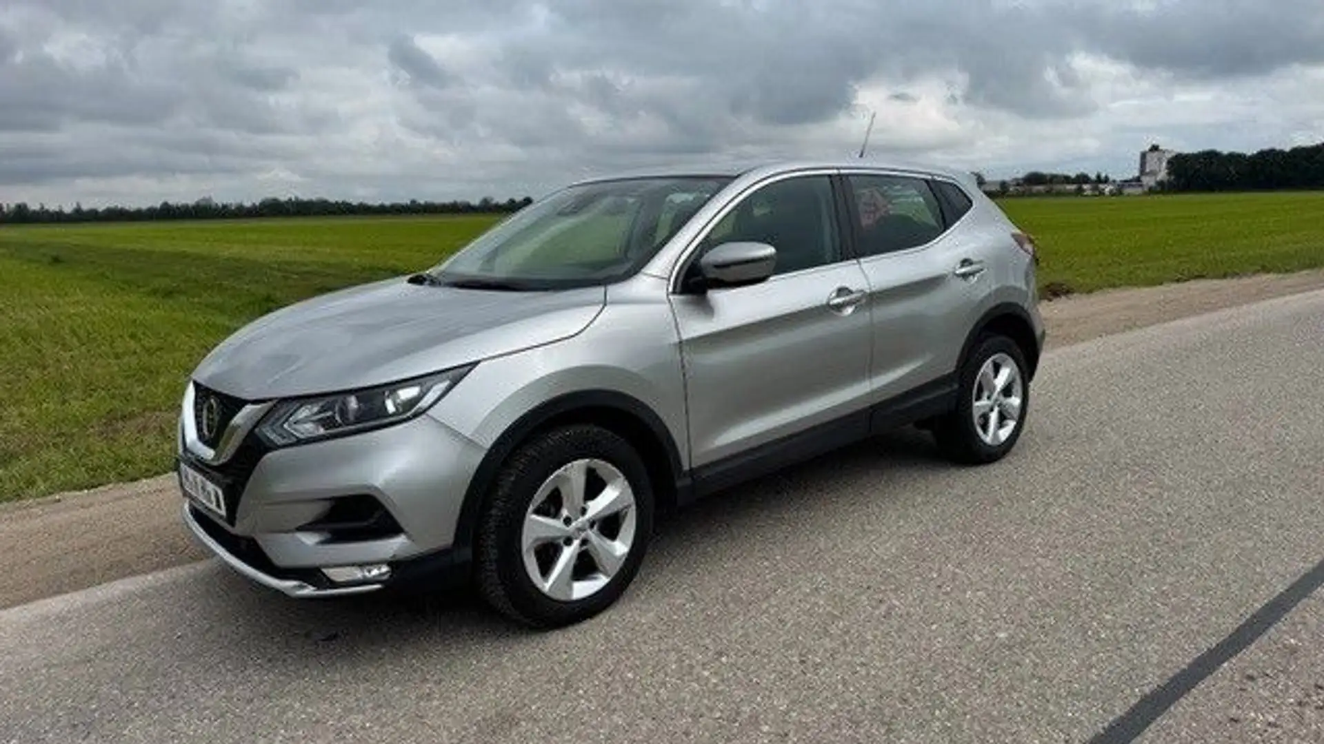 Nissan Qashqai Acenta 1,3 DIG-T AUT 44´km 1.Hd Silber - 1