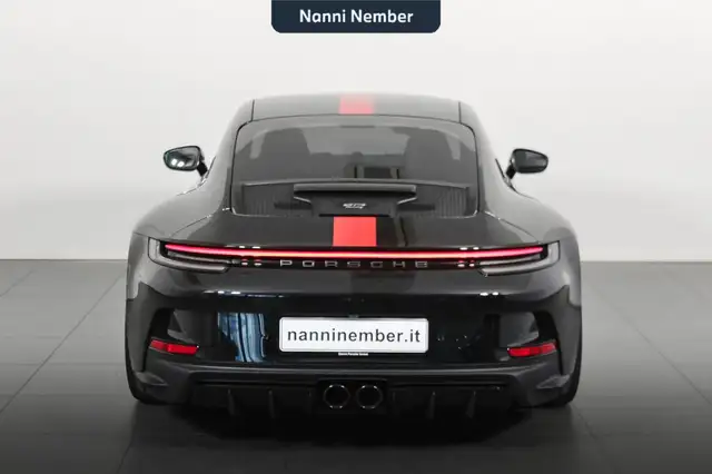 Porsche 911 view 4