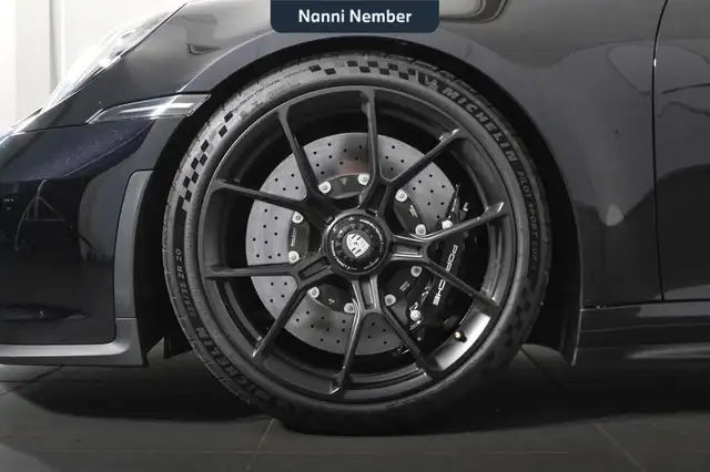 Porsche 911 view 7