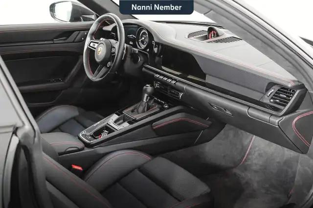 Porsche 911 view 8