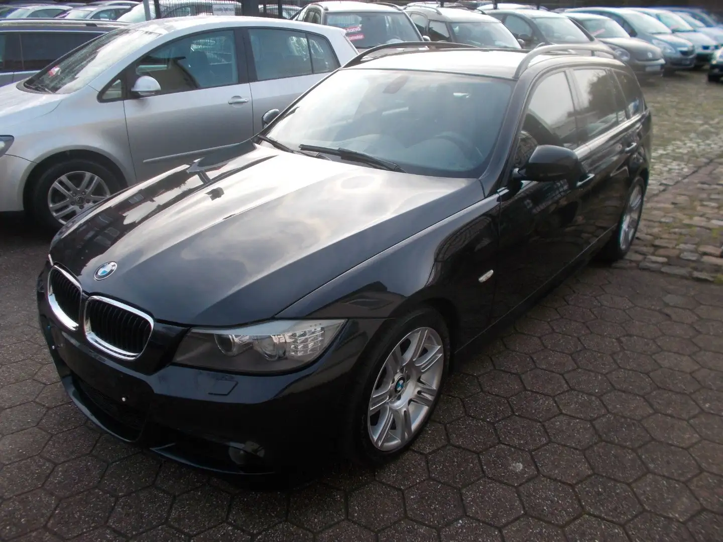 BMW 320 3 Touring 320d M-Paket Zwart - 2