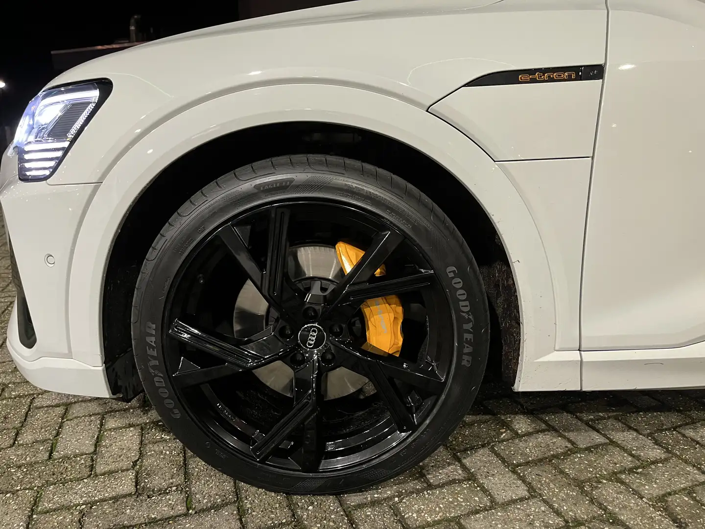 Audi e-tron quattro Bns edit. 55 Білий - 2