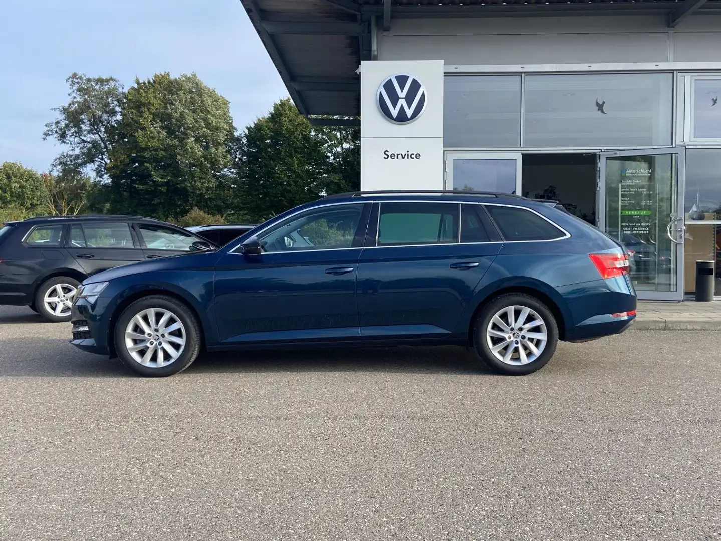 Skoda Superb Combi 2.0 TDI DSG 4x4 AHK+NAVI+LED+SMART- Blau - 2