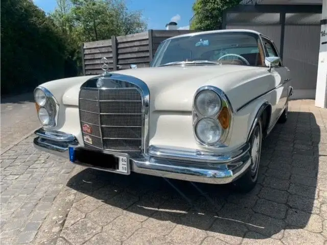 Mercedes-Benz 300 Coupe, toller Zustand, elegante Farbkombination