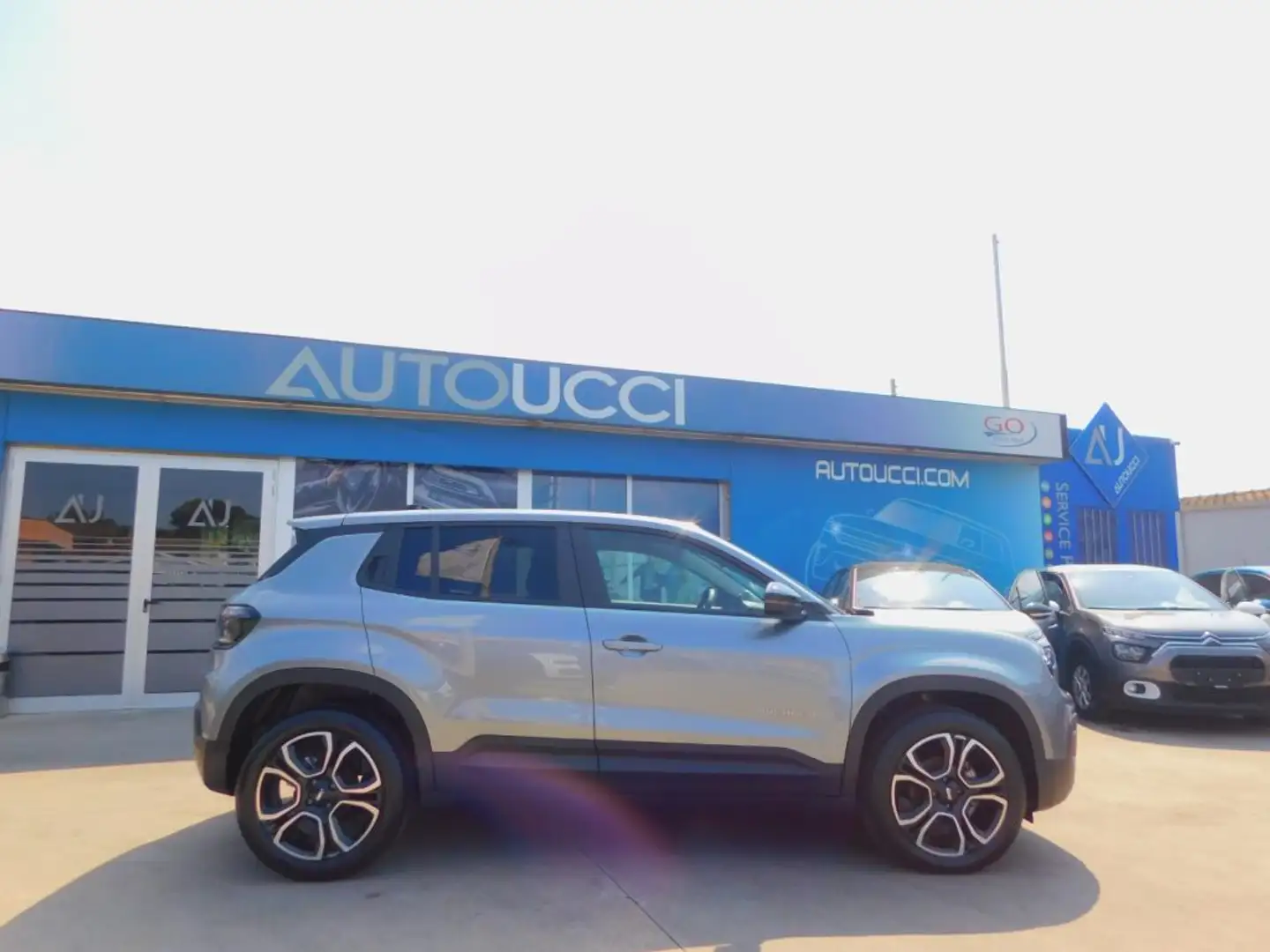 Jeep Avenger 1.2 Turbo 100 CV Summit Grau - 2
