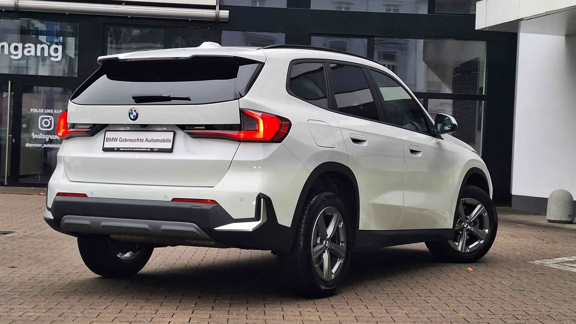 BMW X1 sDrive18i LED PA RFK DA+ Lhz DAB Shz Weiß - 2