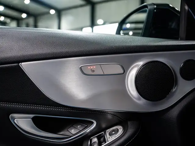 Mercedes-Benz C Class view 13