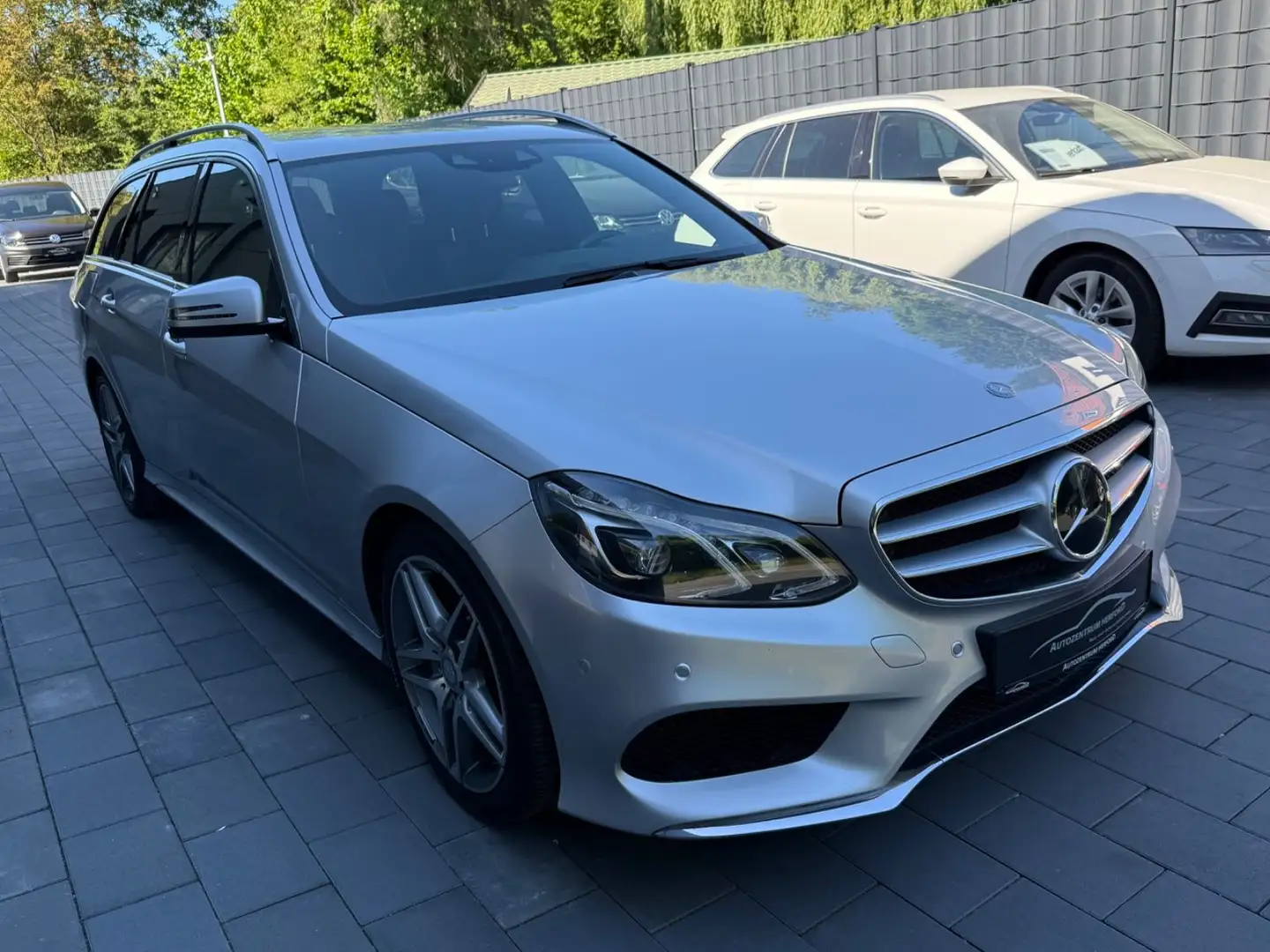 Mercedes-Benz E 350 CDI T-Modell  4Matic AMG Line Stříbrná - 2