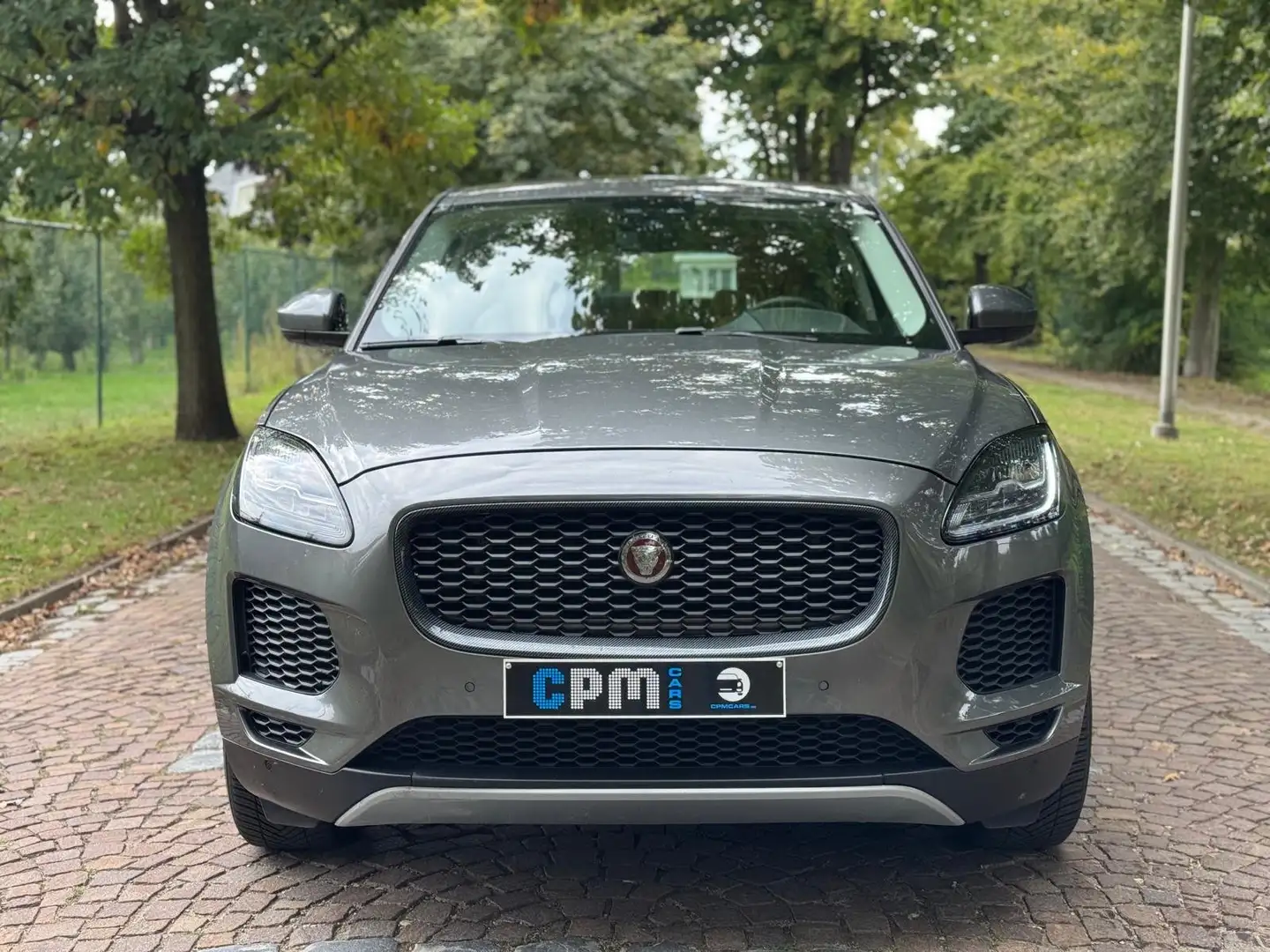 Jaguar E-Pace P200 AWD * 22400km! *  CAMERA * PANO * NAVI * Grau - 2