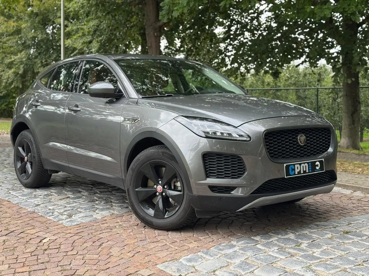 Jaguar E-Pace P200 AWD * 22400km! *  CAMERA * PANO * NAVI * Grau - 1