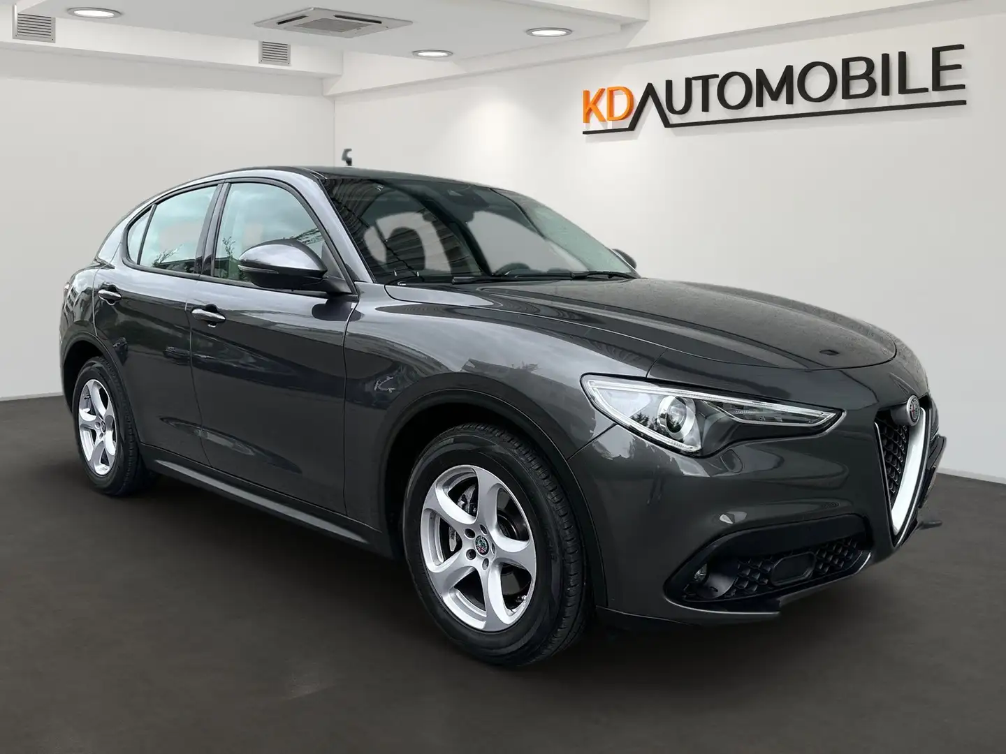 Alfa Romeo Stelvio Super 2.2 ATX RWD, Automatik ! Grijs - 2