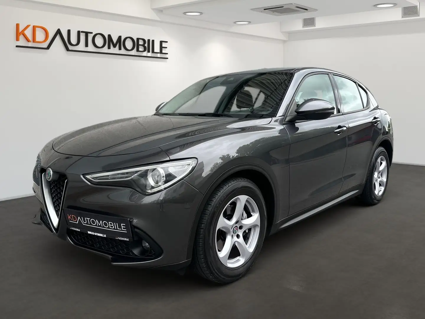 Alfa Romeo Stelvio Super 2.2 ATX RWD, Automatik ! Grijs - 1