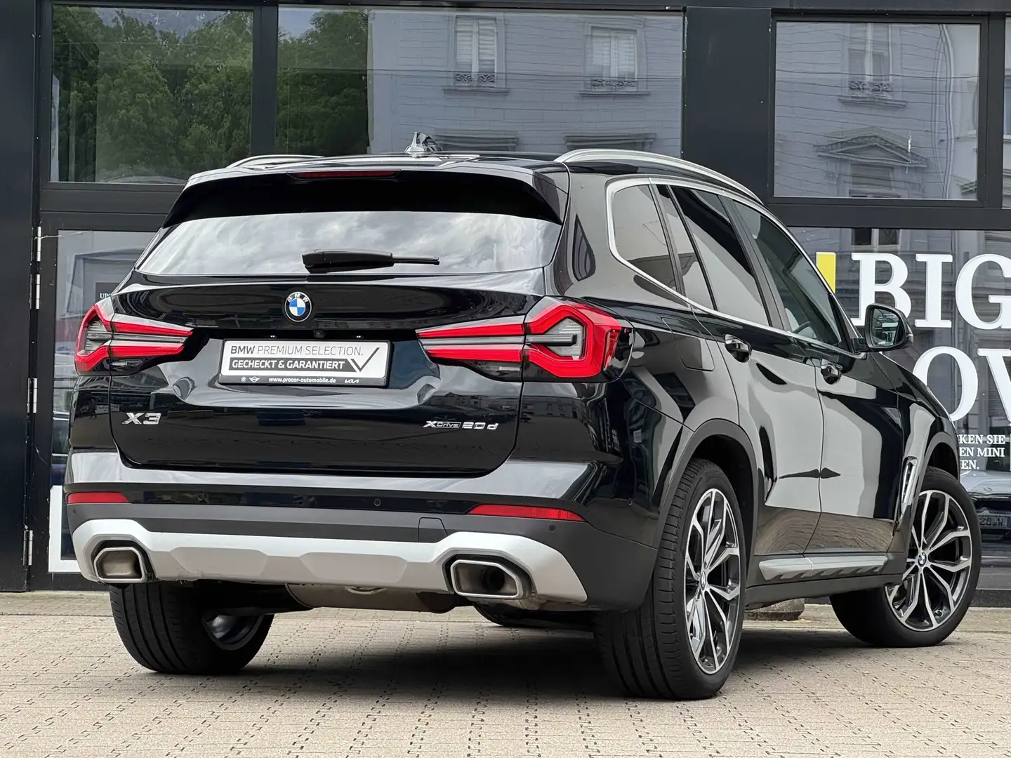 BMW X3 xDrive20d HUD AHK RFK NAVI LED PDC V+H DAB Schwarz - 2
