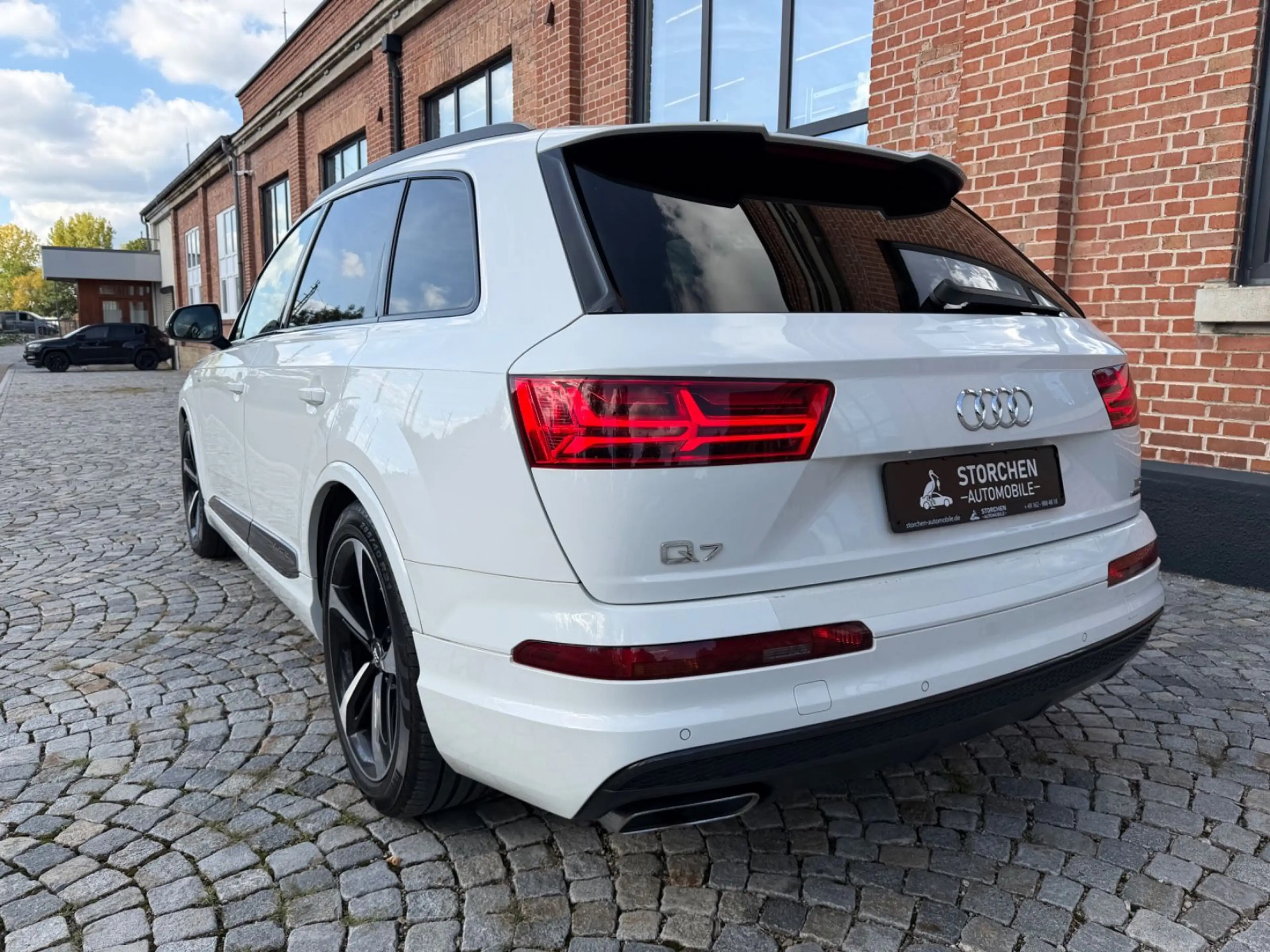 Audi Q7 3.0 TDI S-Line *1.Hand*7 Sitze*Voll*Pano* — photo 4