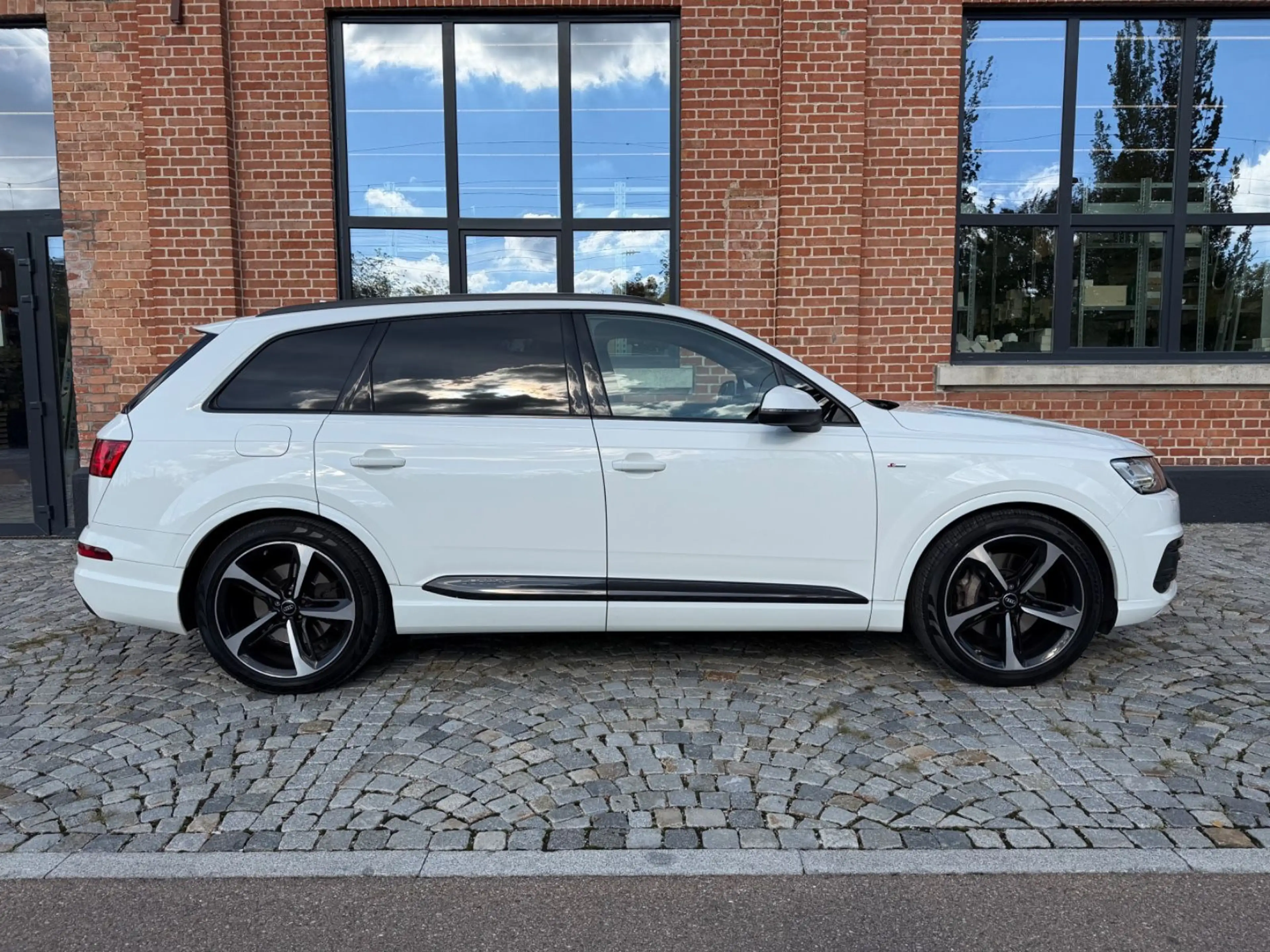 Audi Q7 3.0 TDI S-Line *1.Hand*7 Sitze*Voll*Pano* — photo 2