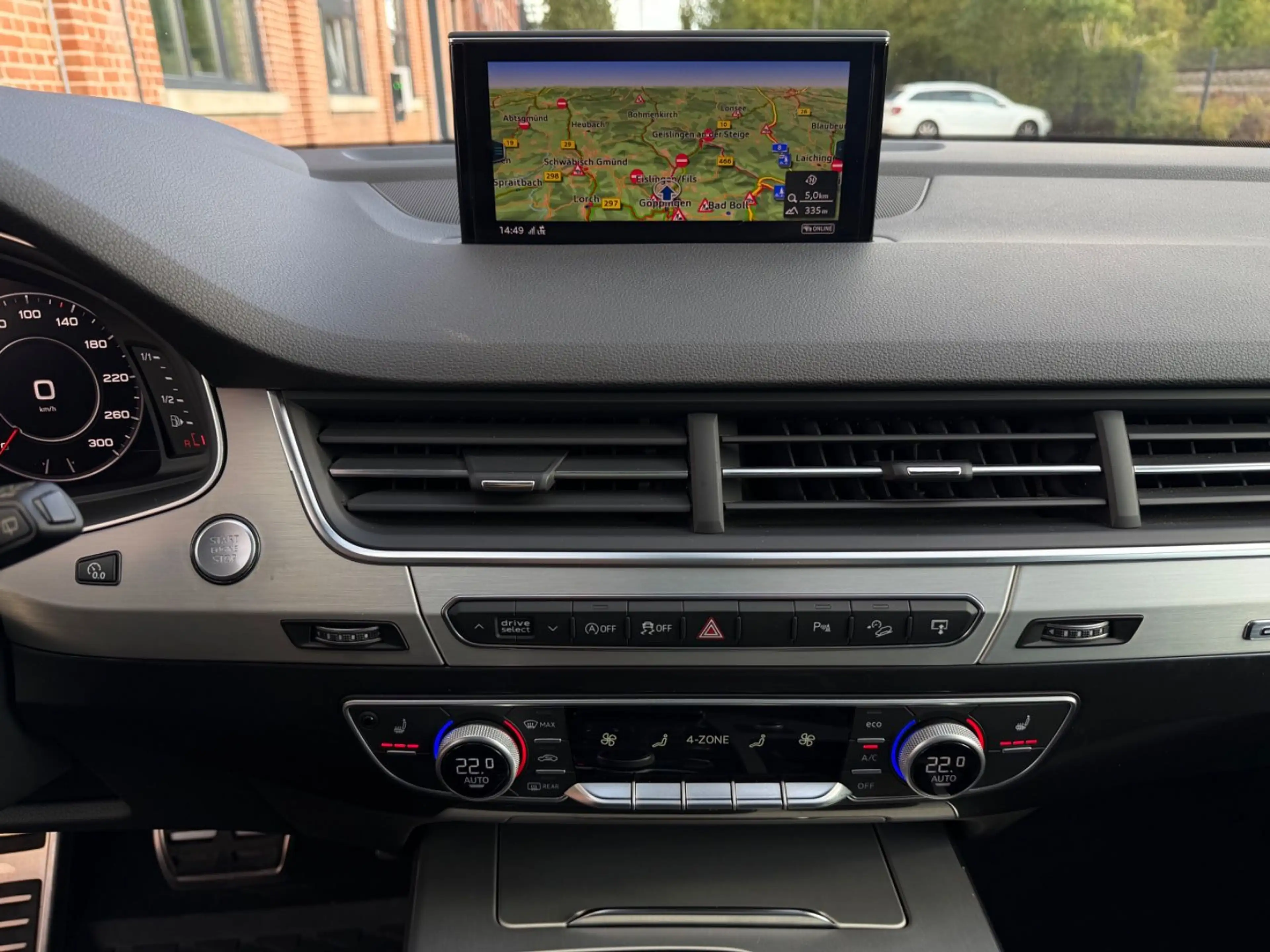 Audi Q7 3.0 TDI S-Line *1.Hand*7 Sitze*Voll*Pano* — photo 12
