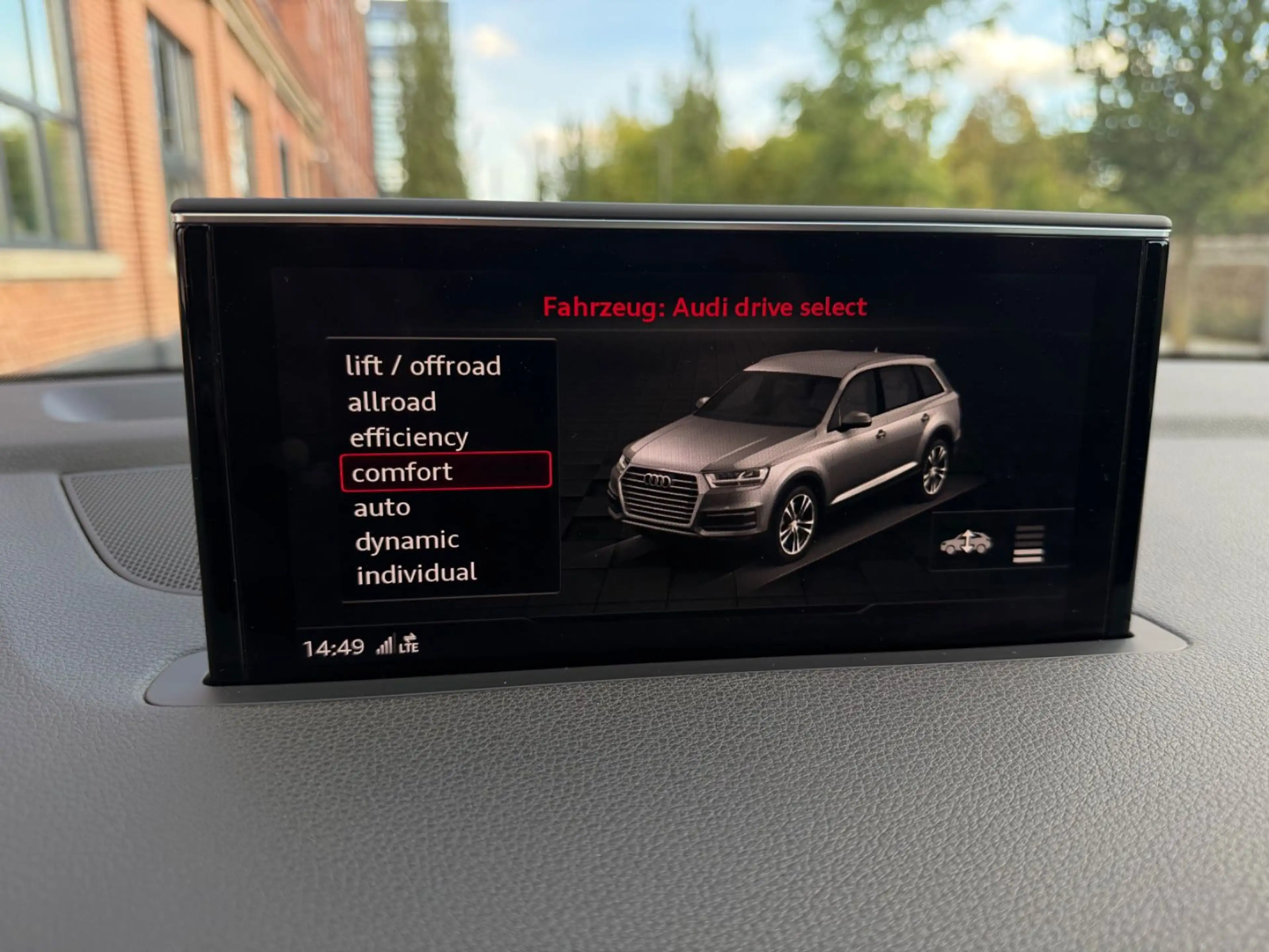 Audi Q7 3.0 TDI S-Line *1.Hand*7 Sitze*Voll*Pano* — photo 14