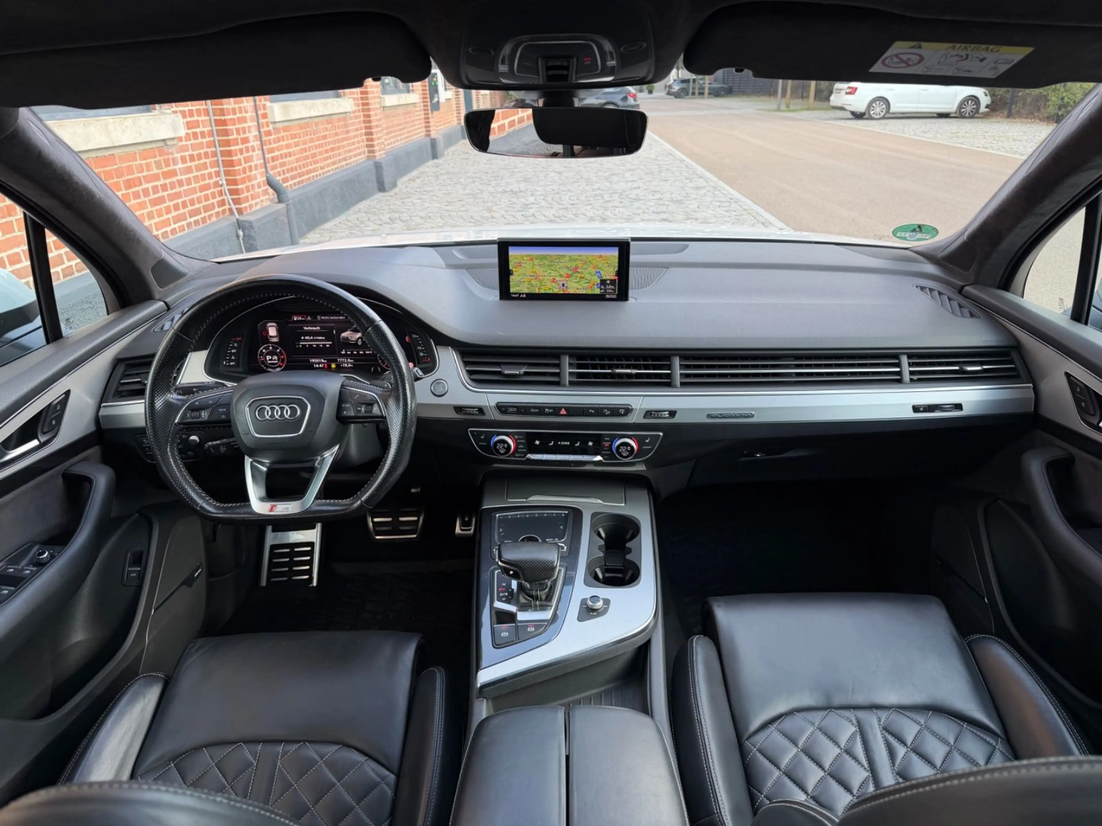 Audi Q7 3.0 TDI S-Line *1.Hand*7 Sitze*Voll*Pano* — photo 7