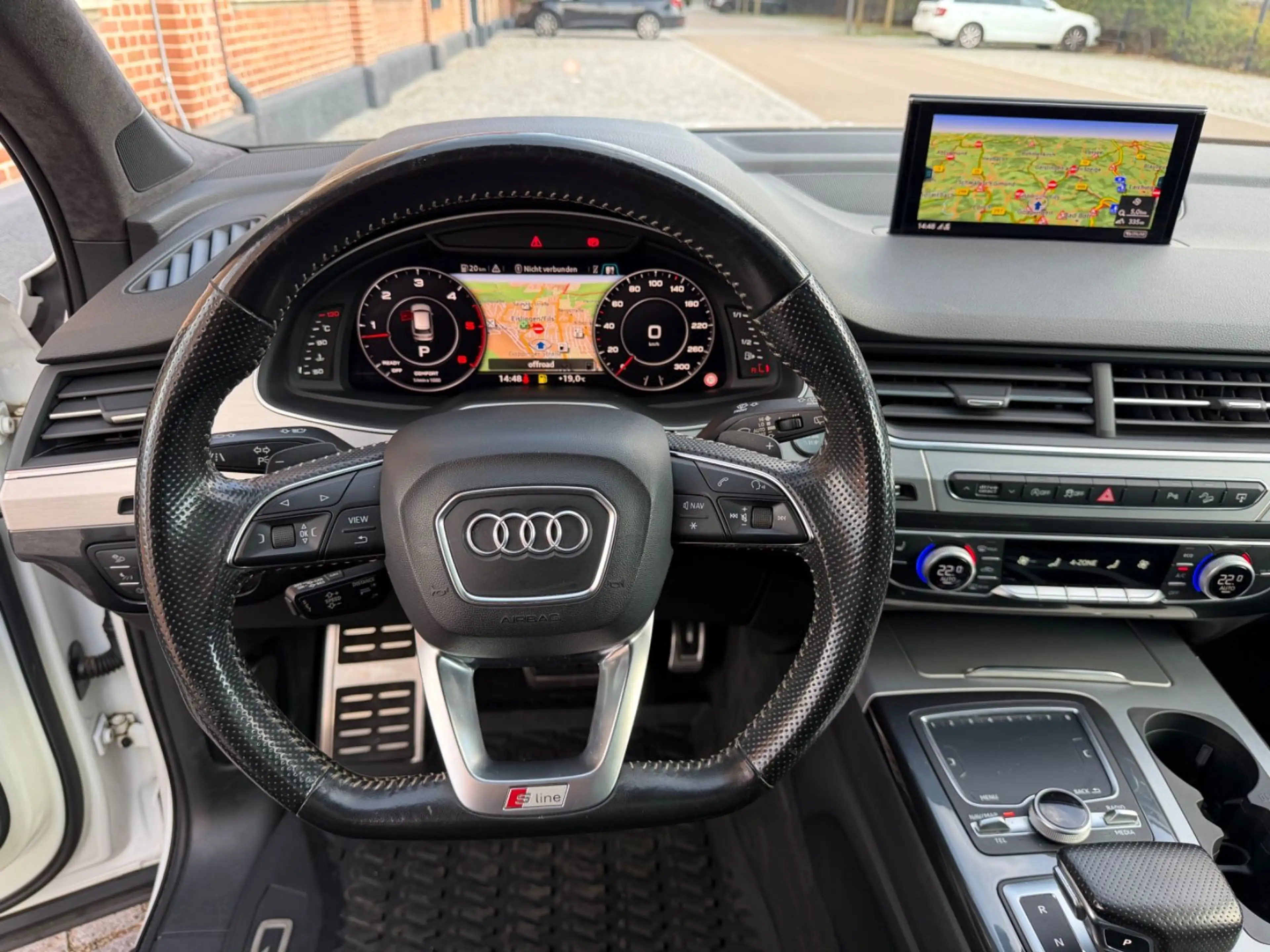 Audi Q7 3.0 TDI S-Line *1.Hand*7 Sitze*Voll*Pano* — photo 10
