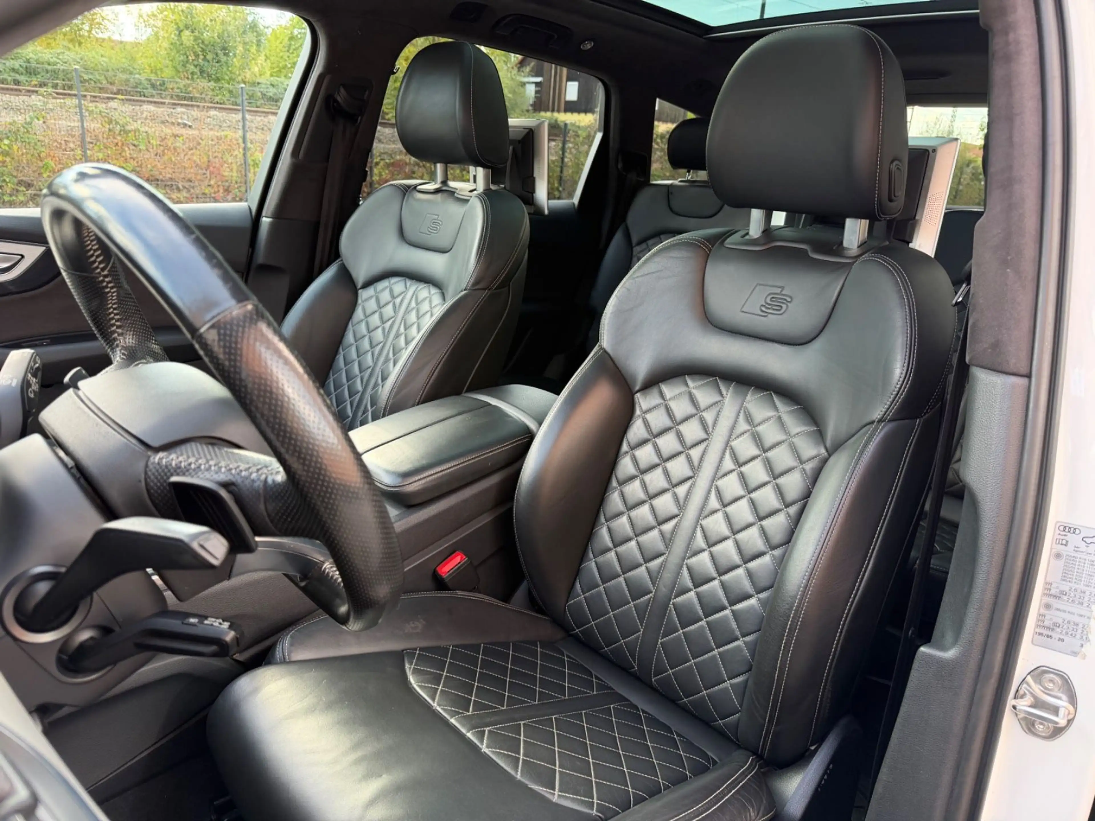 Audi Q7 3.0 TDI S-Line *1.Hand*7 Sitze*Voll*Pano* — photo 8