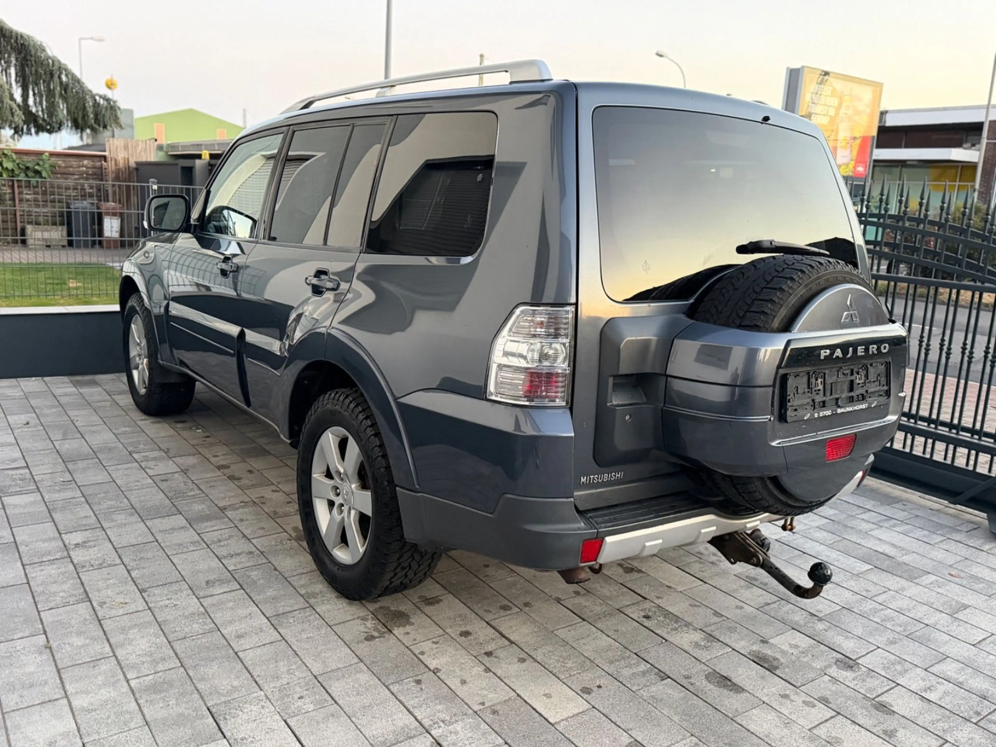 Mitsubishi Pajero 3.2 DI-D Instyle /7SITZER/KAMERA/AHK — photo 6