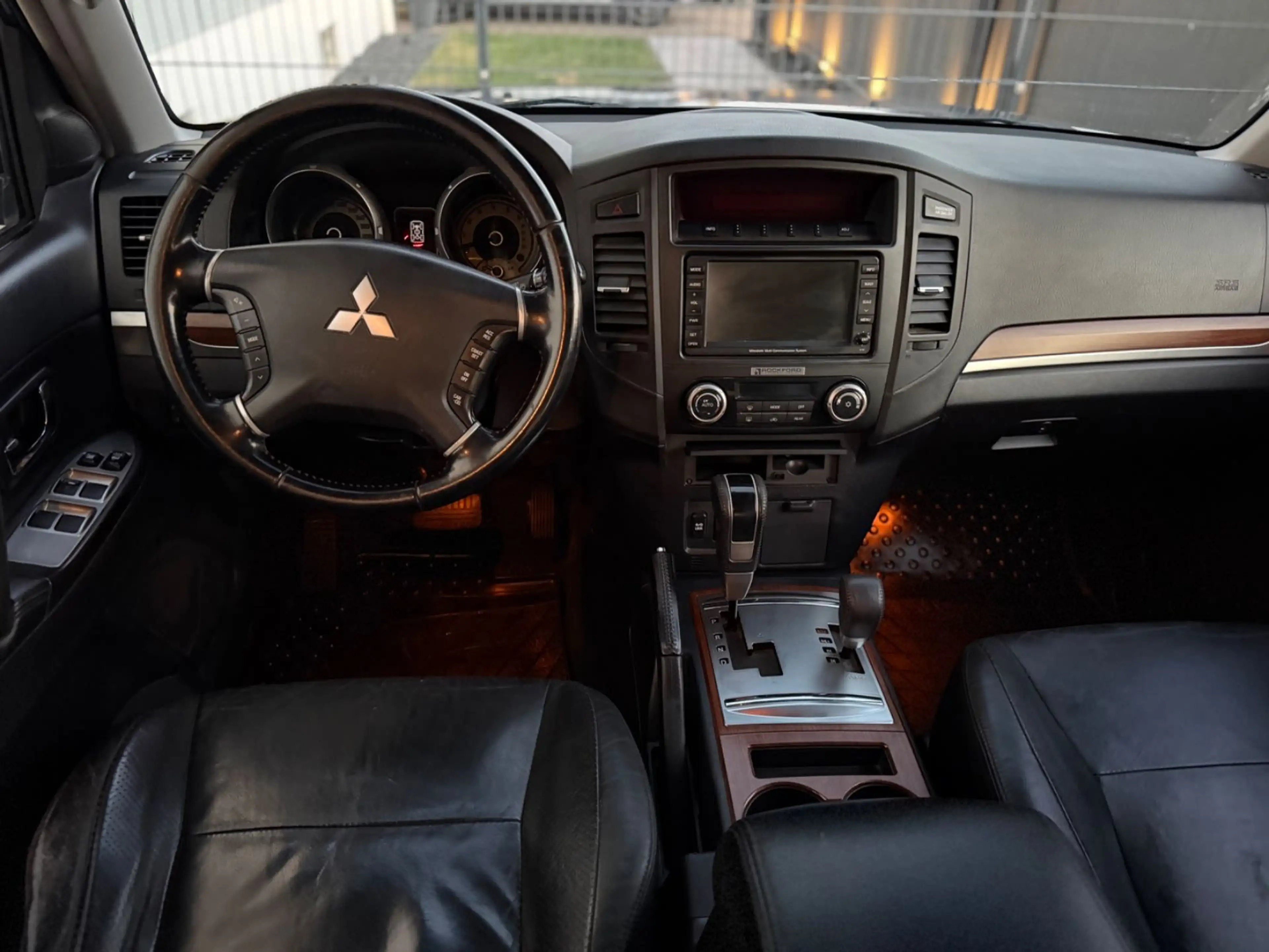 Mitsubishi Pajero 3.2 DI-D Instyle /7SITZER/KAMERA/AHK — photo 12