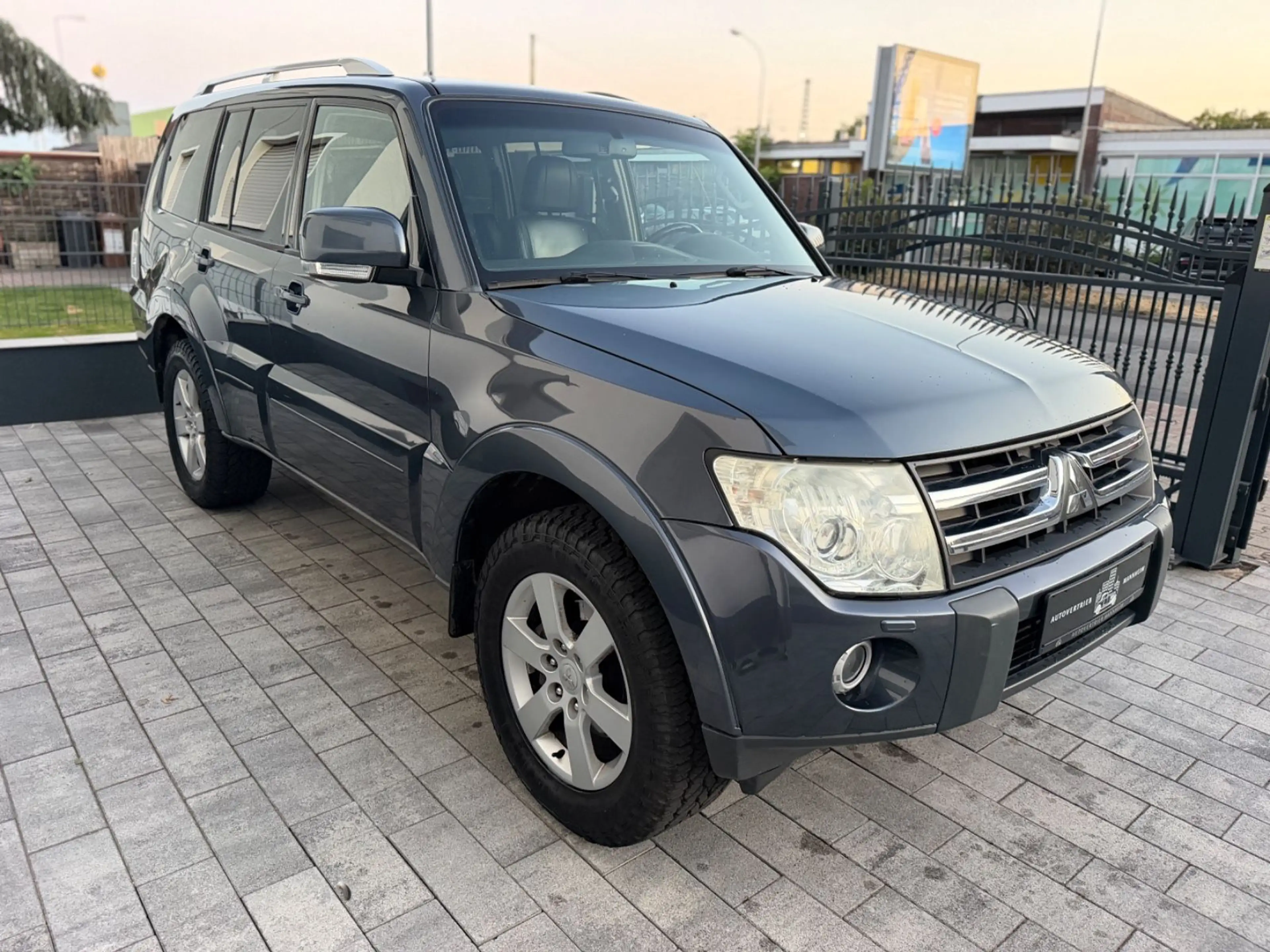 Mitsubishi Pajero 3.2 DI-D Instyle /7SITZER/KAMERA/AHK — photo 3