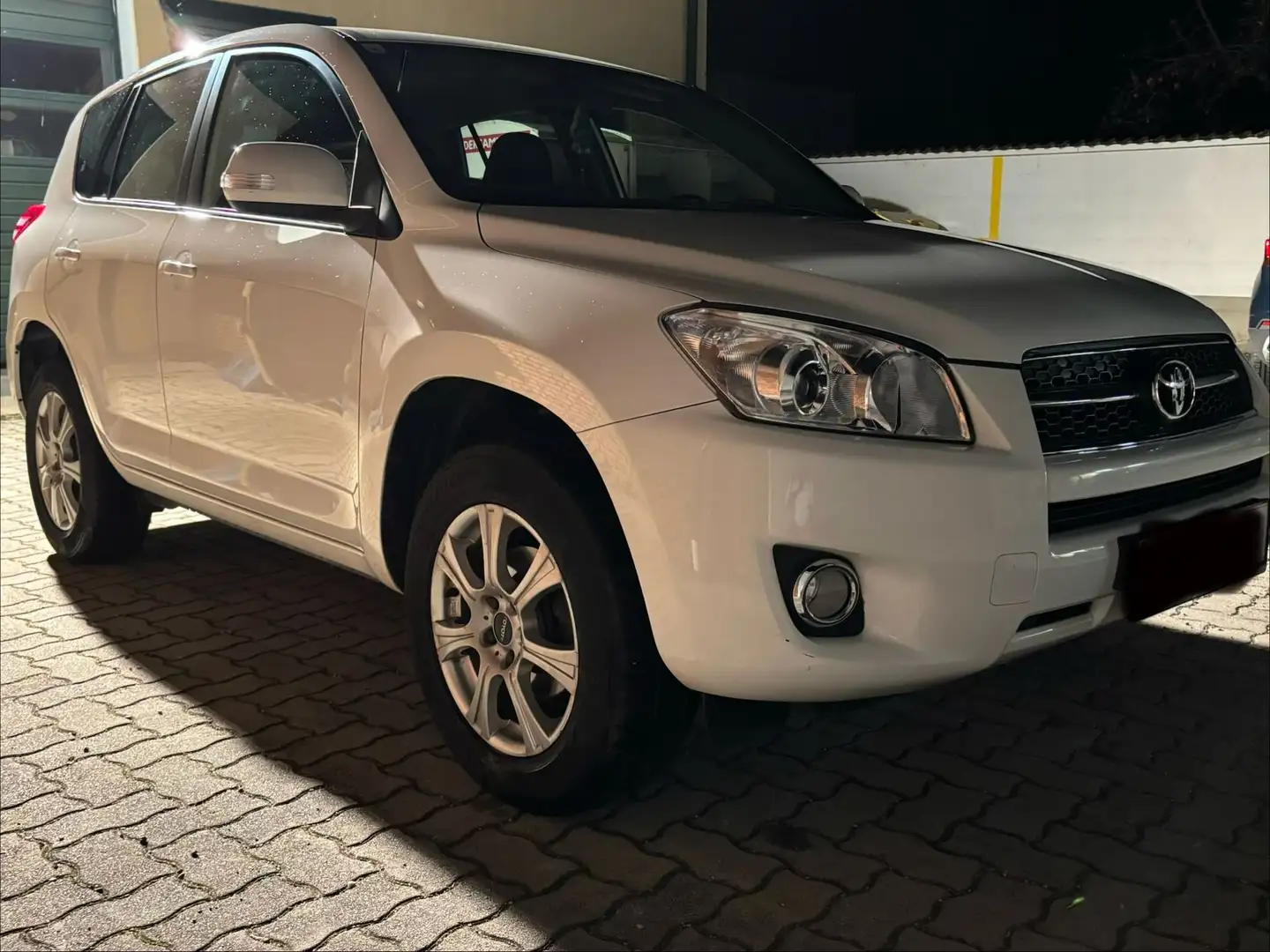 Toyota RAV 4 RAV4 2,2 D-4D 150 DPF 4WD Weiß - 2