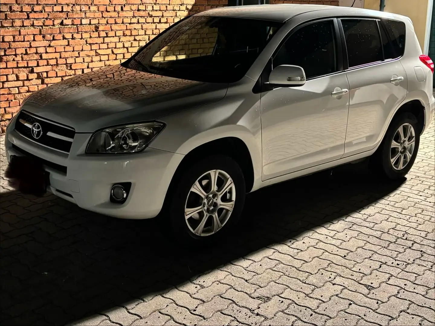 Toyota RAV 4 RAV4 2,2 D-4D 150 DPF 4WD Weiß - 1