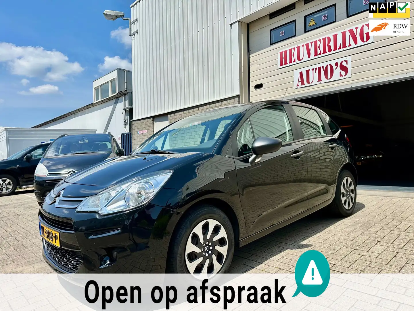 Citroen C3 1.0 PureTech Attraction | Airco | APK | Onderhoude Zwart - 1