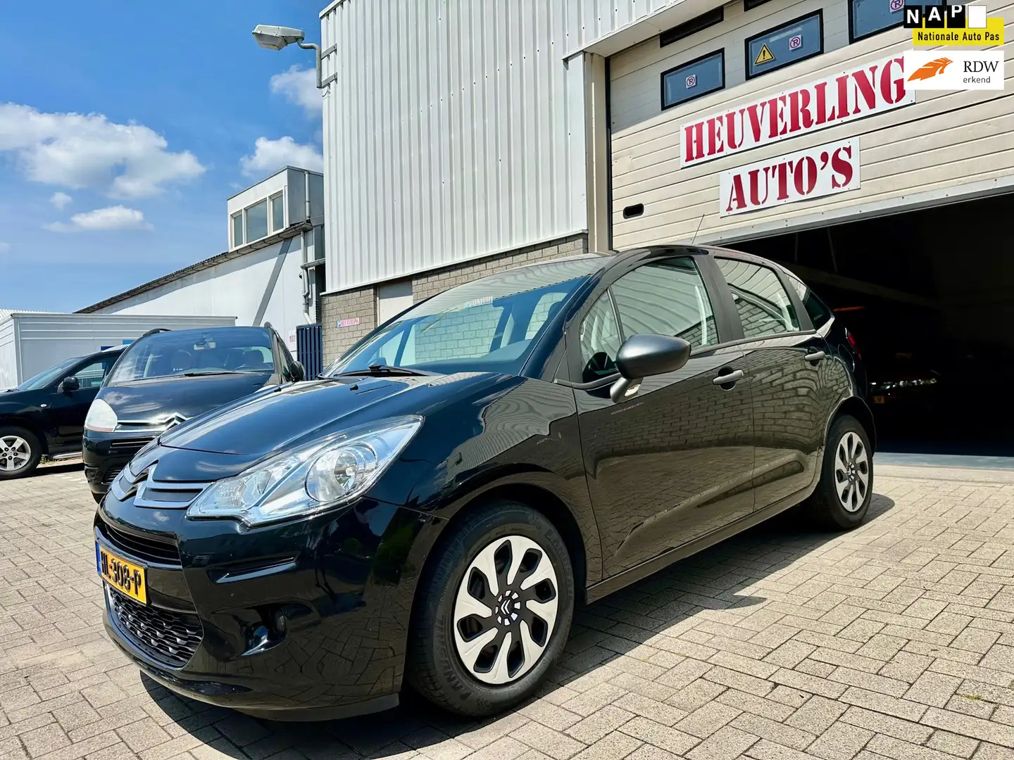 Citroen C3 1.0 PureTech Attraction | Airco | APK | Onderhoude Schwarz - 1